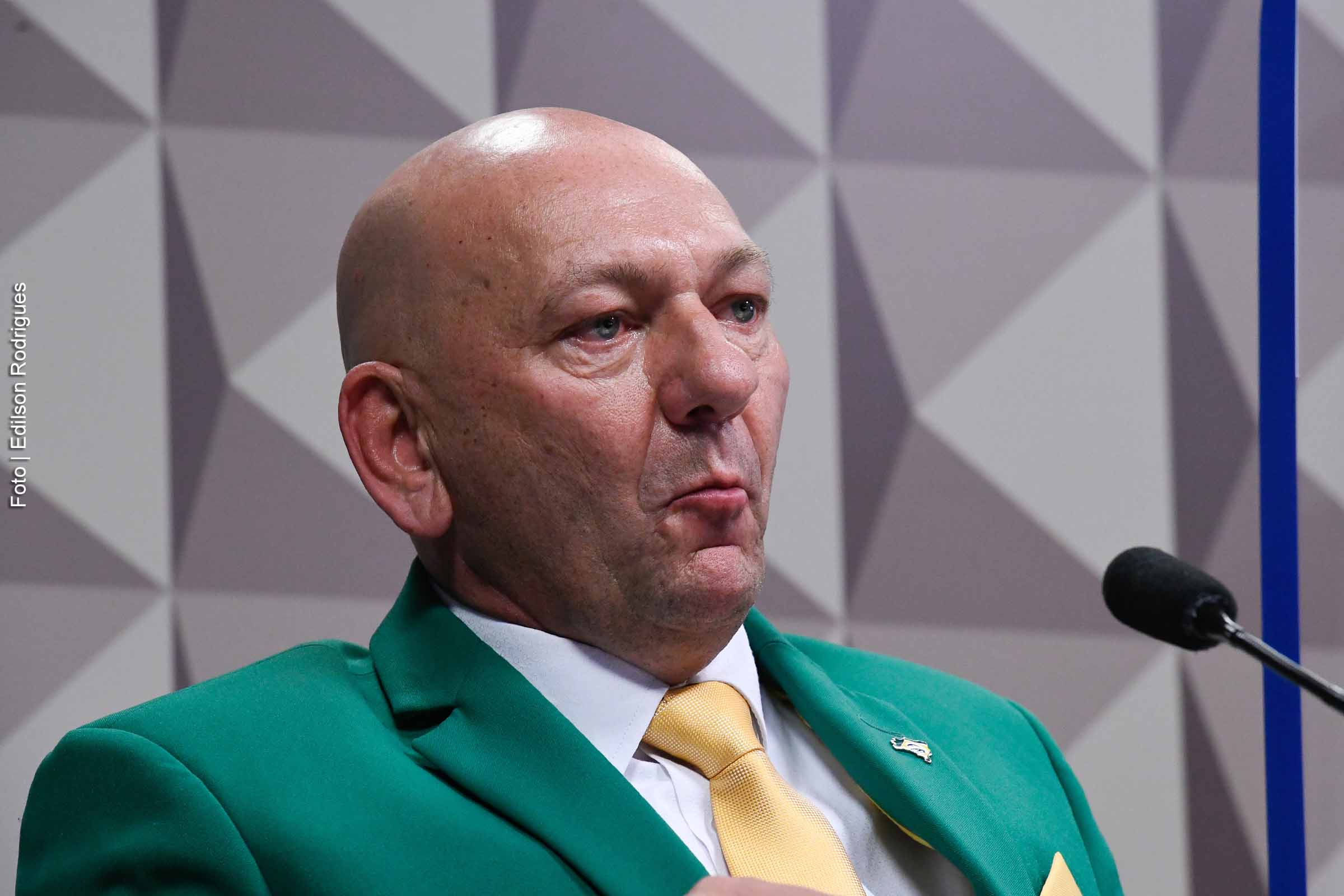 Empresário Luciano Hang é condenado a pagar R$ 85 Milhões por coação de empregados em Eleição Presidencial de 2018. Decisão do juiz Carlos Alberto Pereira de Castro, da 7ª Vara do Trabalho de Florianópolis, determina multa milionária ao dono da Havan por coação política.