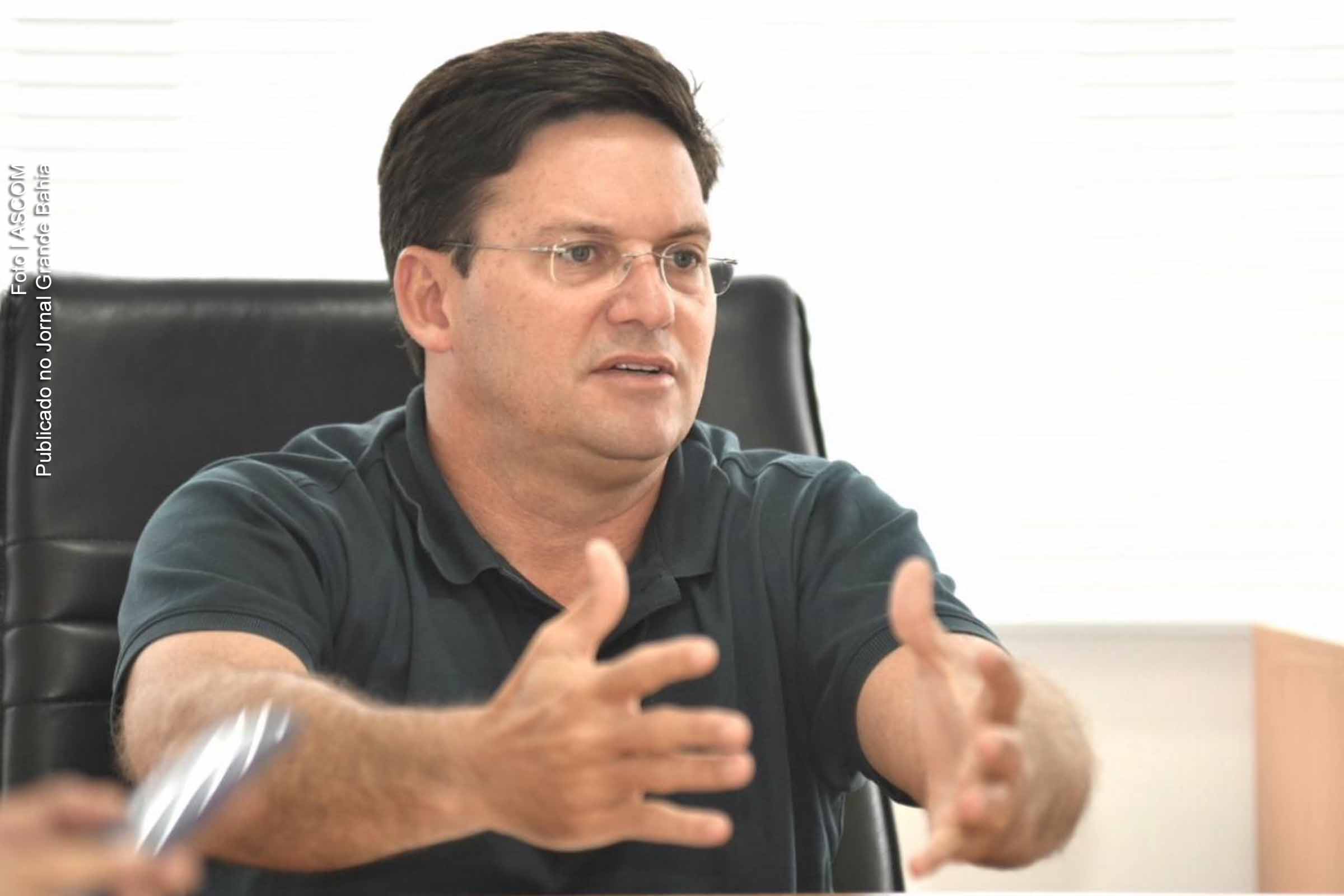 Presidente do PL na Bahia, João Roma, aponta ausência do governo estadual como fator-chave em conflitos fundiários na região.