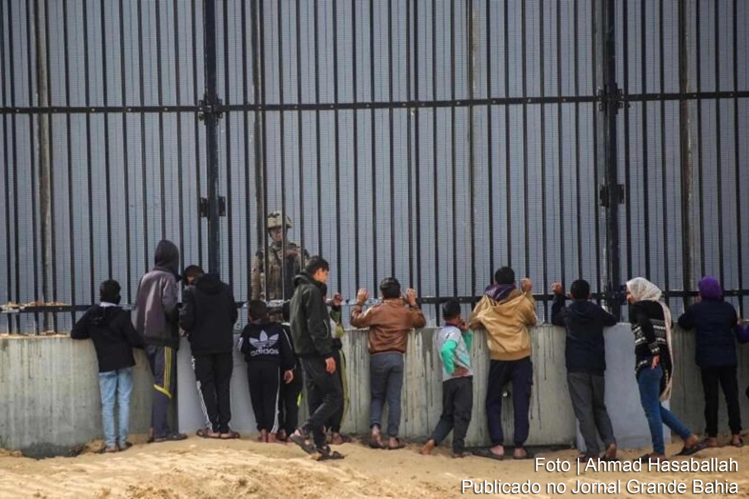 A guerra entre Israel e o Hamas completa cem dias, marcados por intensos bombardeios, alegações de mortes de reféns pelo Hamas e a declaração do líder do Hezbollah, Hassan Nasrallah, sobre a disposição para uma "guerra total".