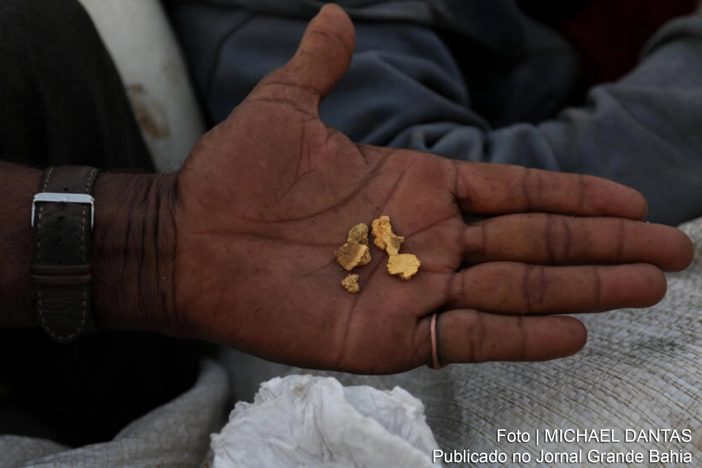 O crescimento do garimpo ilegal, com facções criminosas envolvidas, intensifica a crise humanitária na reserva Yanomami.