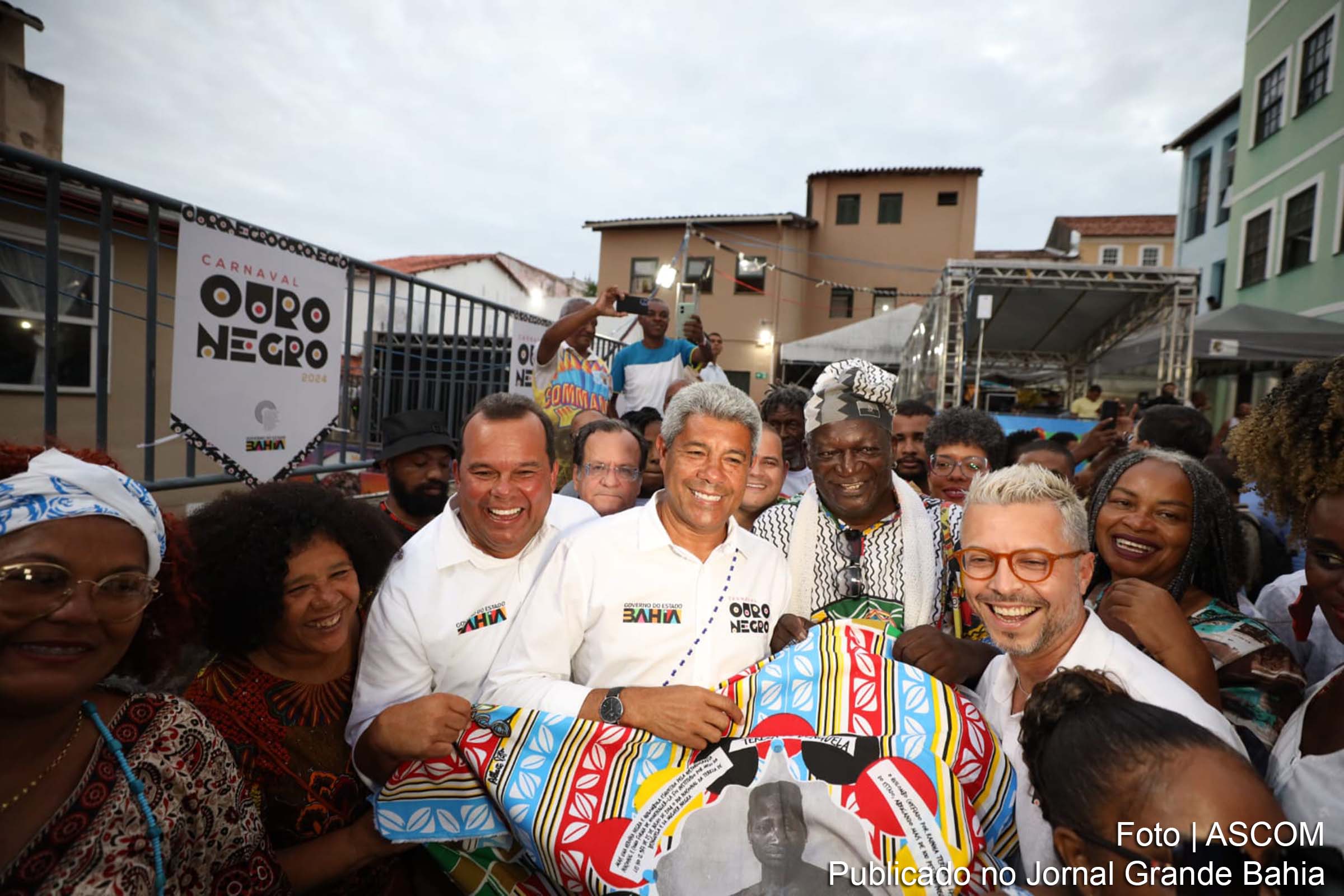 Governador Jerônimo Rodrigues lança oficialmente o Carnaval Ouro Negro 2024 no Pelourinho, Salvador, com investimento recorde de R$ 15 milhões.