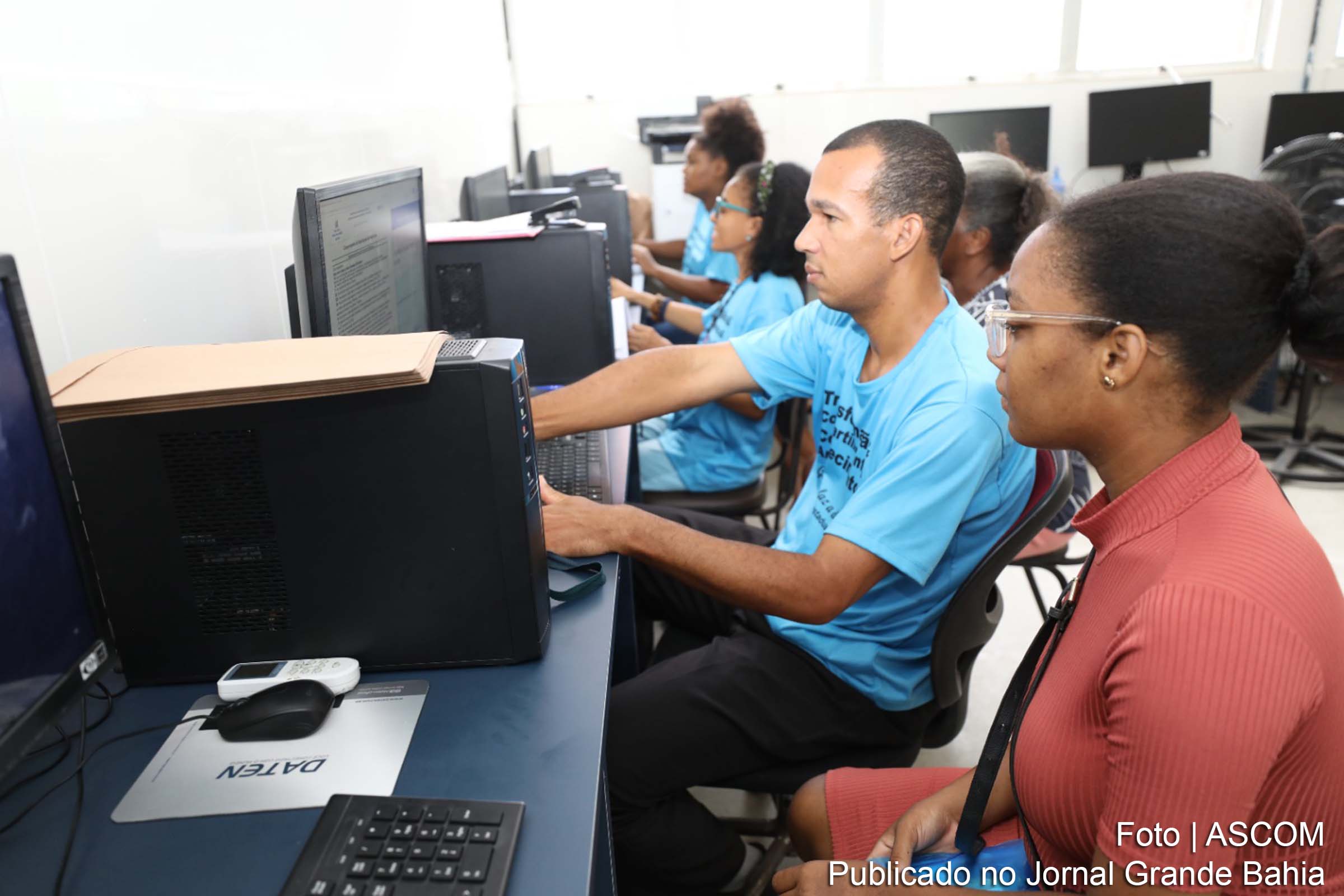 SEC Bahia oferece apoio à população para matrículas na rede estadual de ensino