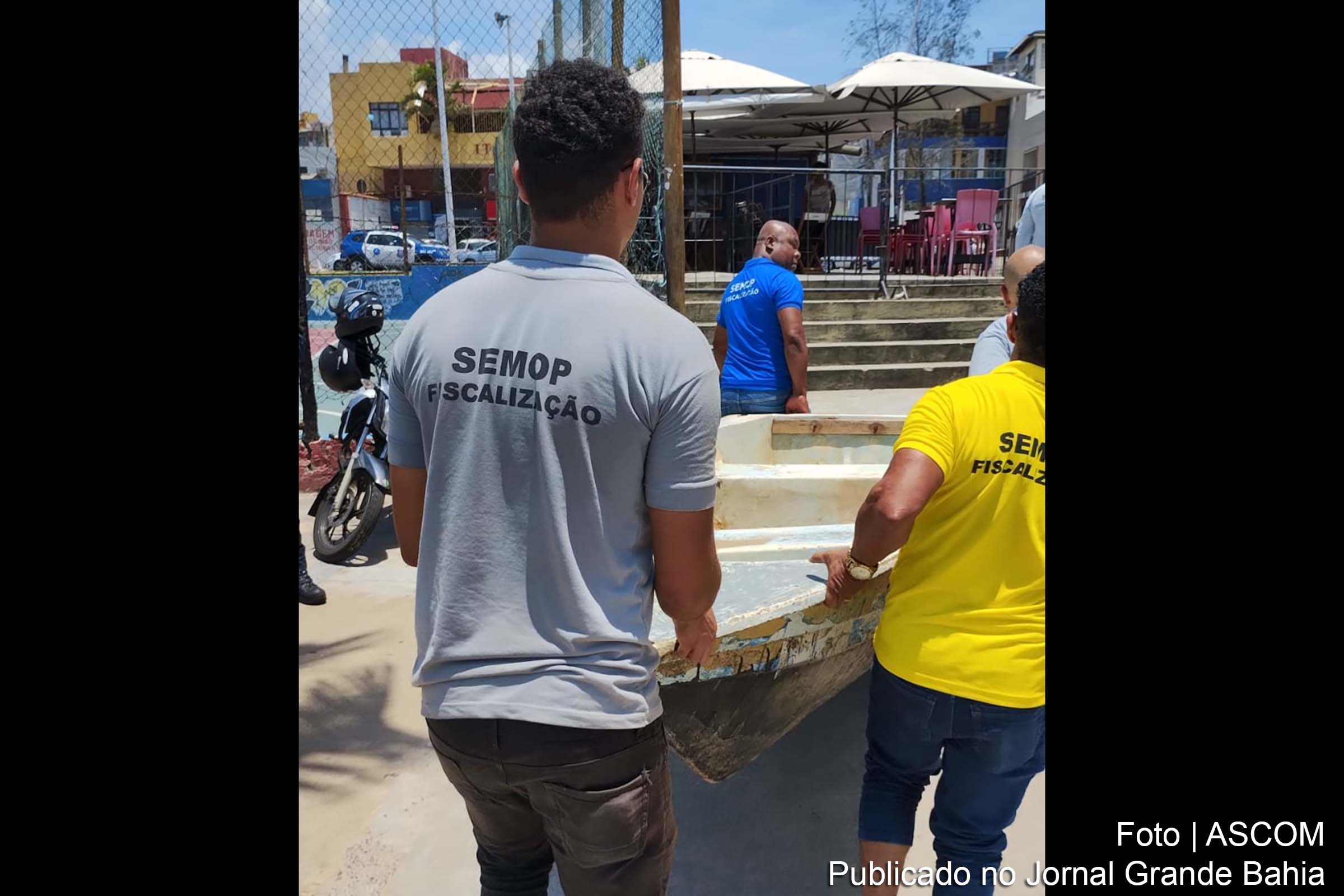 A Semop, em parceria com a Limpurb e GCM, promoveu mais uma etapa da operação para remoção de sucatas de barcos abandonados, visando a limpeza das praias do Rio Vermelho e Itapuã, em preparação para eventos locais.