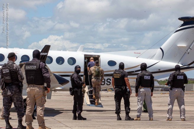 Policiais Militares da Bahia acusados pelo MPBA de integrar organização criminosa são transferidos para presídio federal após Operação El Patron.