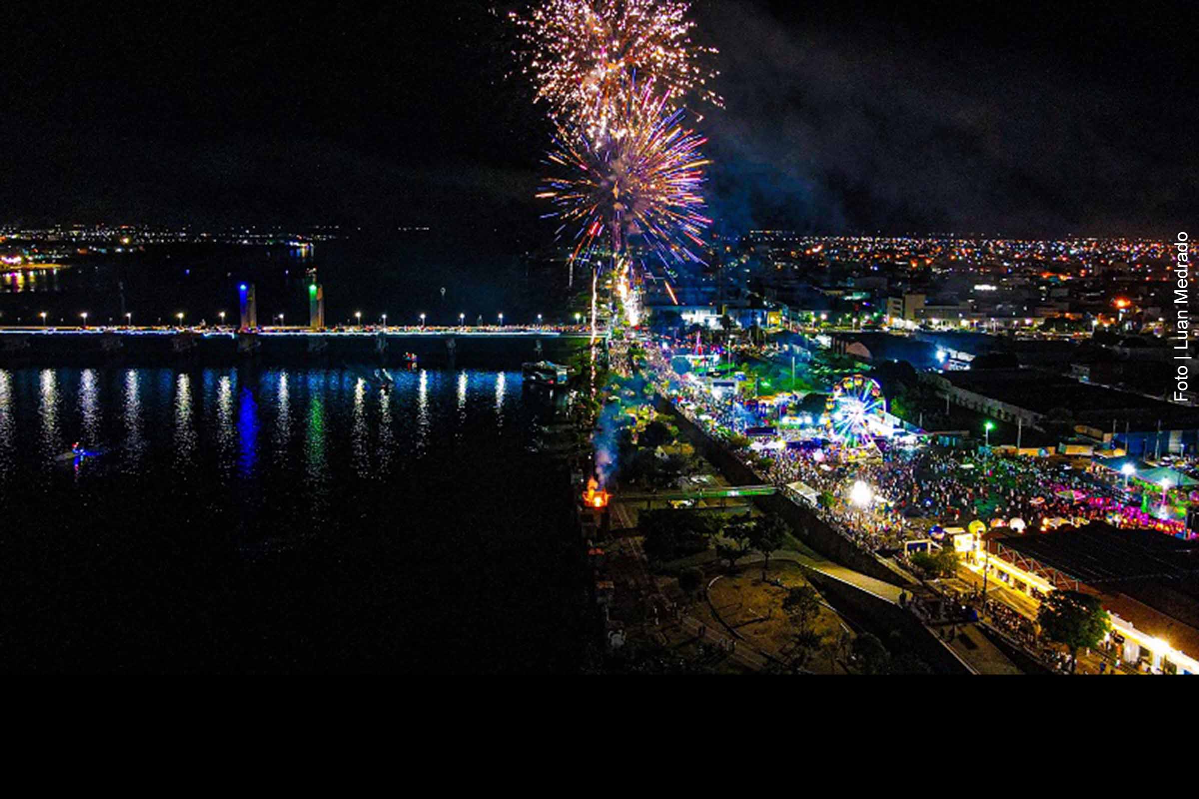 Com chuva intensa, o Réveillon de Juazeiro recebeu o novo ano com música, queima de fogos e shows incríveis, destacando-se como um evento festivo e marcante na Orla II.