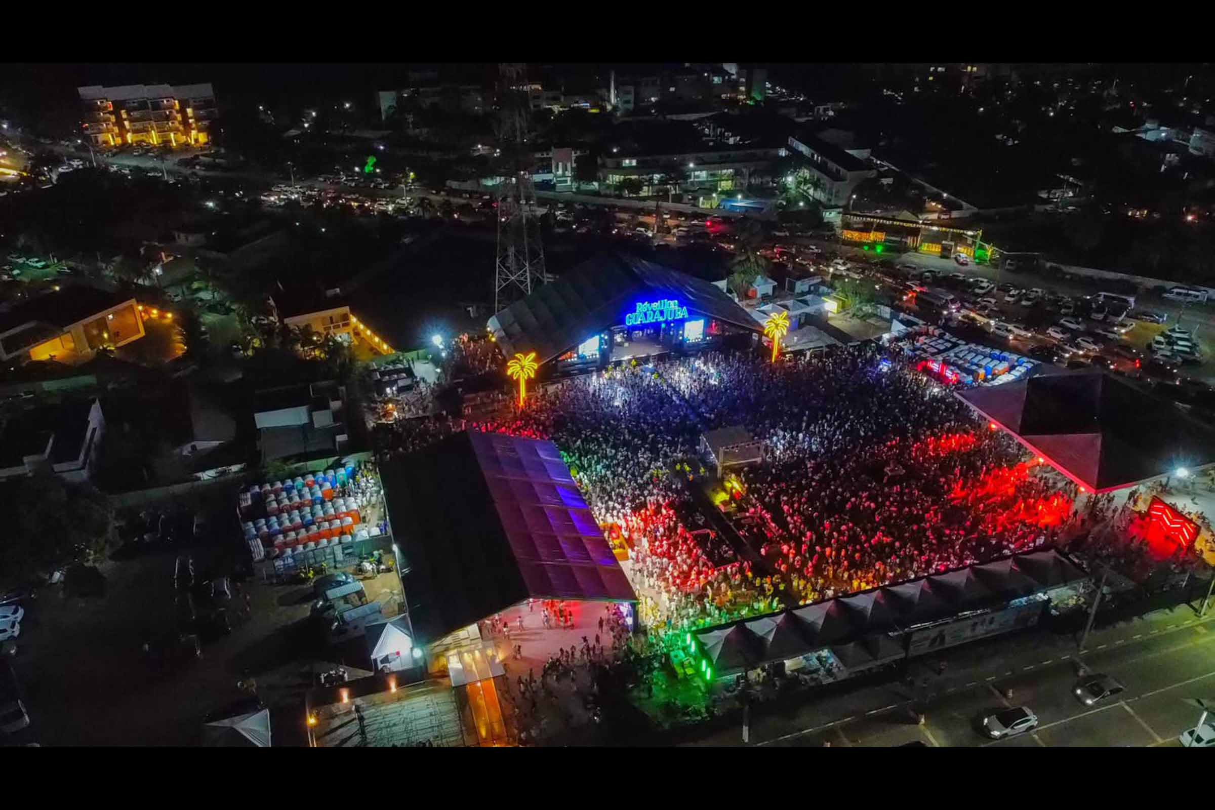 O Réveillon Guarajuba surpreendeu turistas e locais com dois dias de festa intensa, apresentando atrações musicais de renome e uma queima de fogos espetacular.