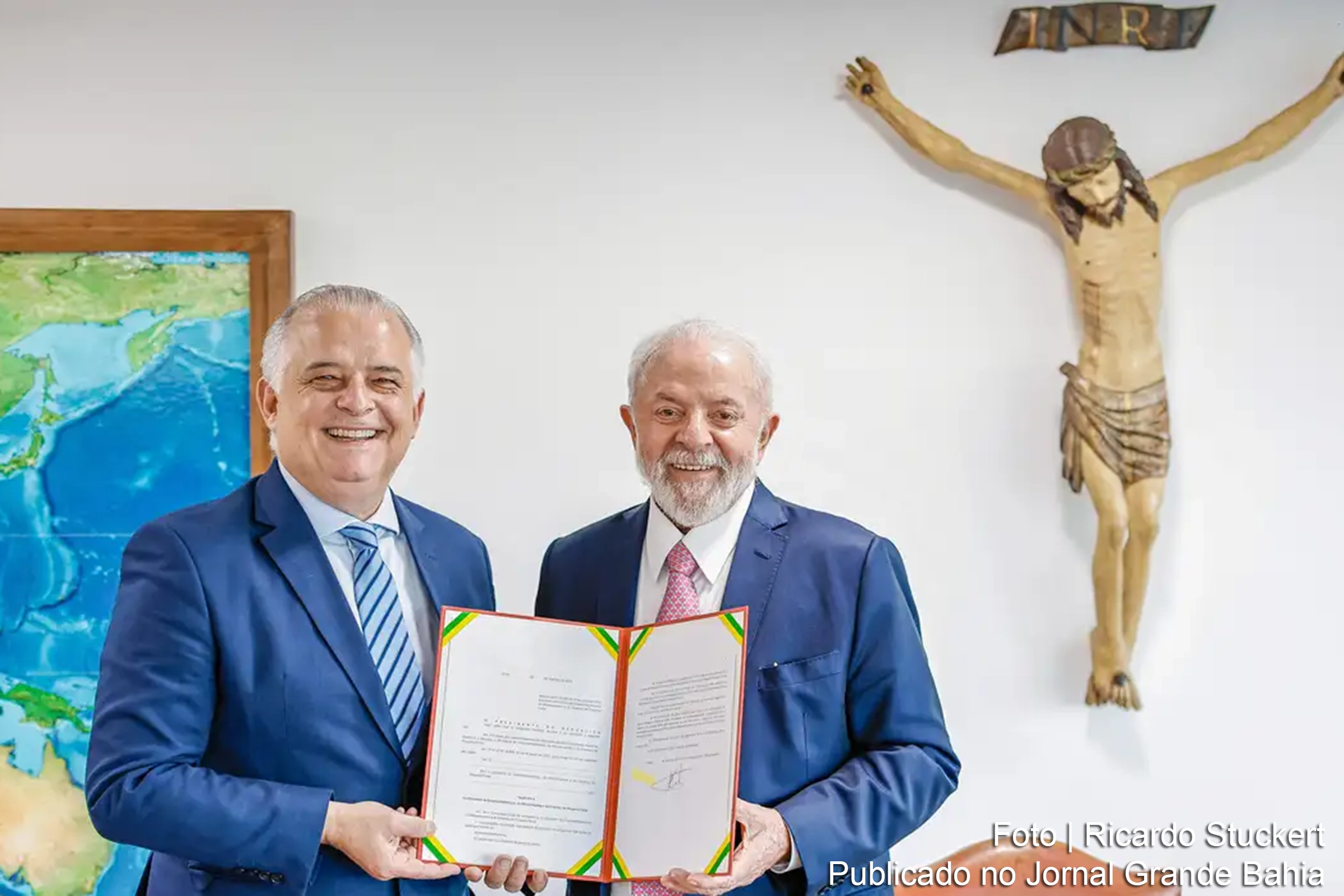 Presidente Luiz Inácio Lula da Silva assina a lei que institui o Ministério do Empreendedorismo, da Microempresa e da Empresa de Pequeno Porte.