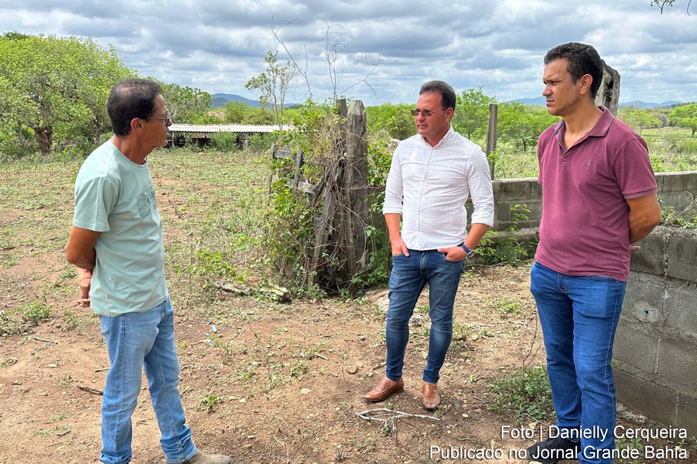 Alexandre Monteiro, secretário de Agricultura, visita o distrito de Jaguara, o mais atingido pela seca em Feira de Santana, identificando necessidades e implementando ações para mitigar os impactos.
