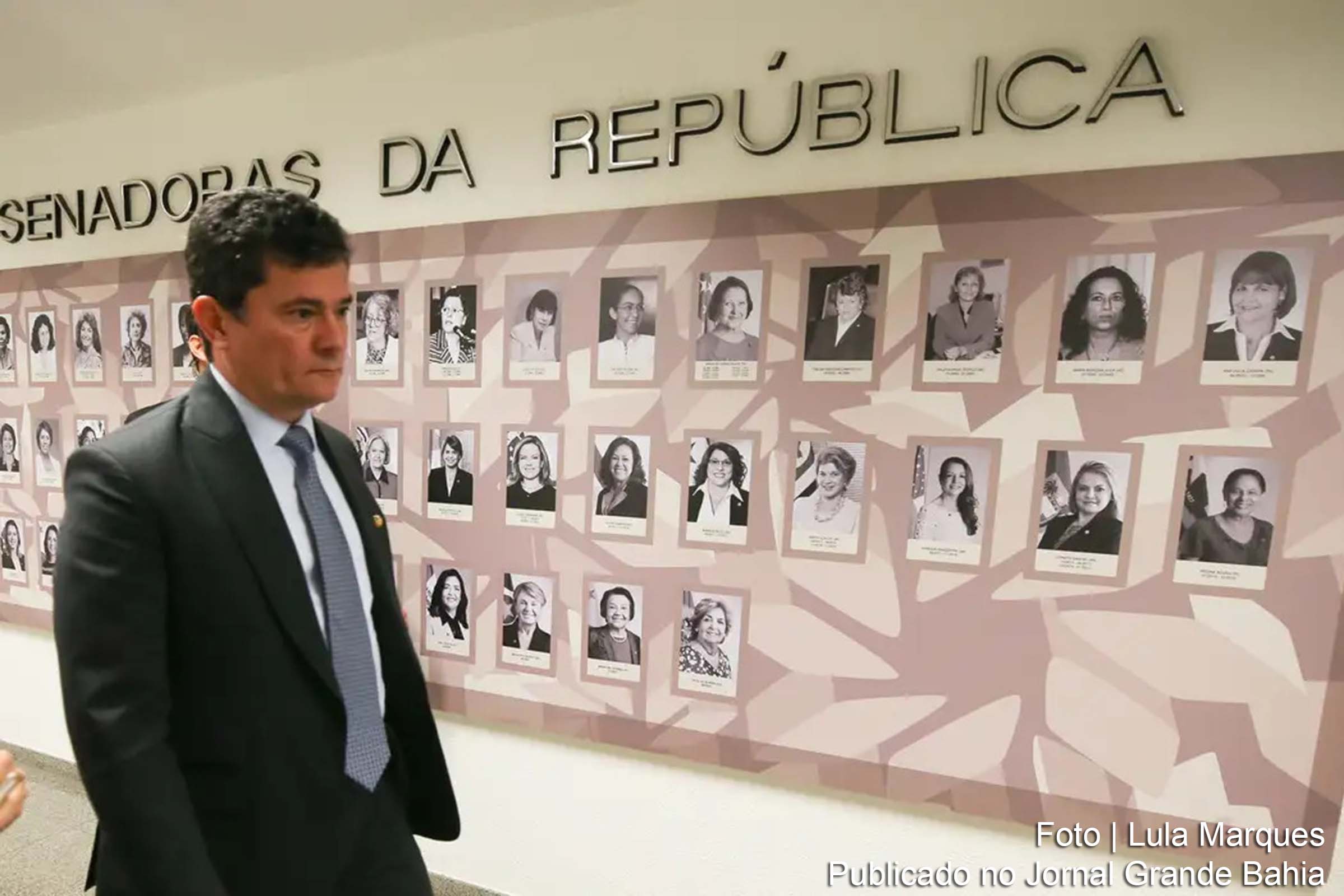 Desembargador Luciano Falavinha, do Tribunal Regional Eleitoral do Paraná, libera ação que acusa o senador de abuso de poder econômico para possível julgamento.