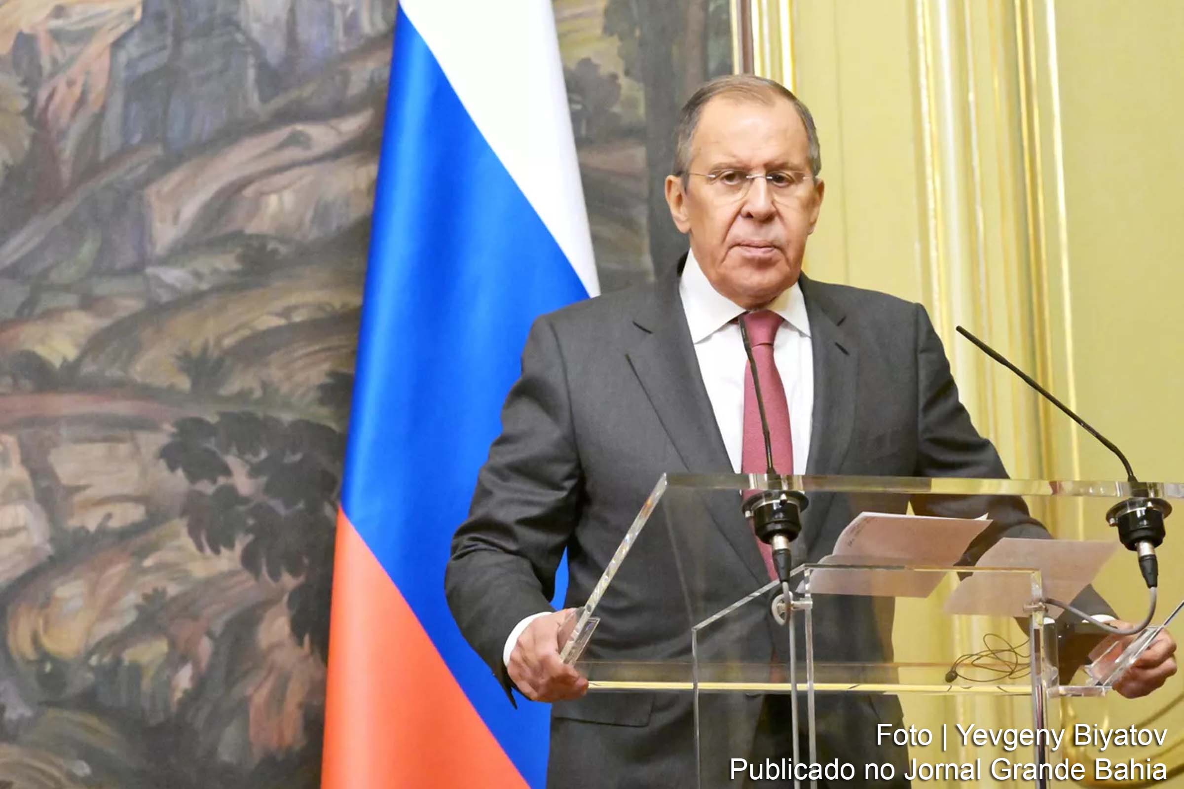 Sergei Lavrov, ministro das Relações Exteriores da Rússia, alerta sobre a presença de armas ucranianas fornecidas pelo Ocidente em diversas nações.