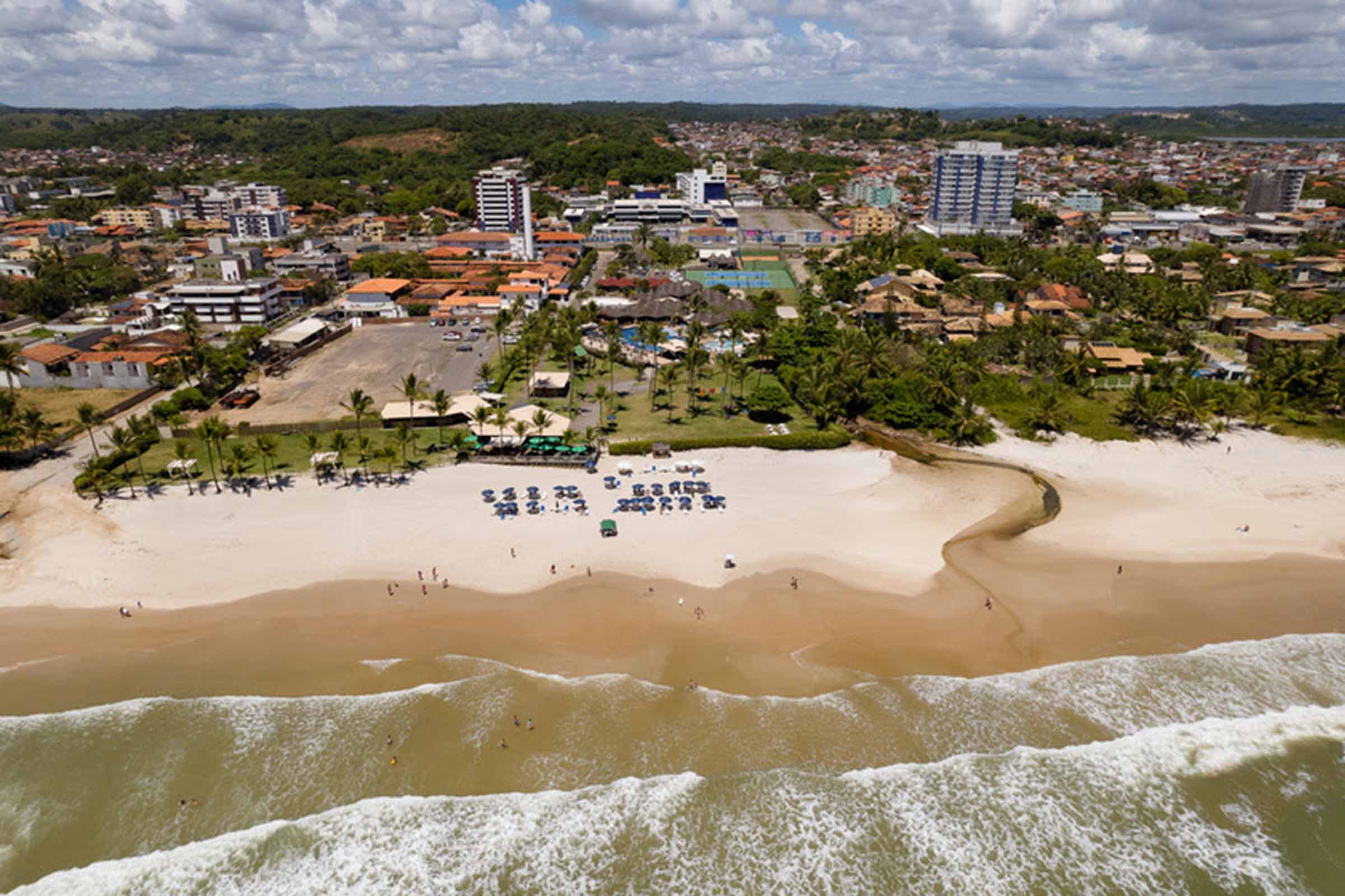 Vista aérea do Jardim Atlântico Beach Resort, situado na Avenida Tancredo Neves, em Ilhéus.