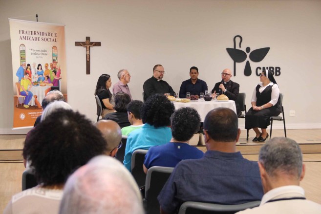A Conferência Nacional dos Bispos do Brasil (CNBB) lança a Campanha da Fraternidade 2024, enfatizando a busca pela Amizade Social e celebrando 60 anos de ações solidárias em meio a desafios crescentes.