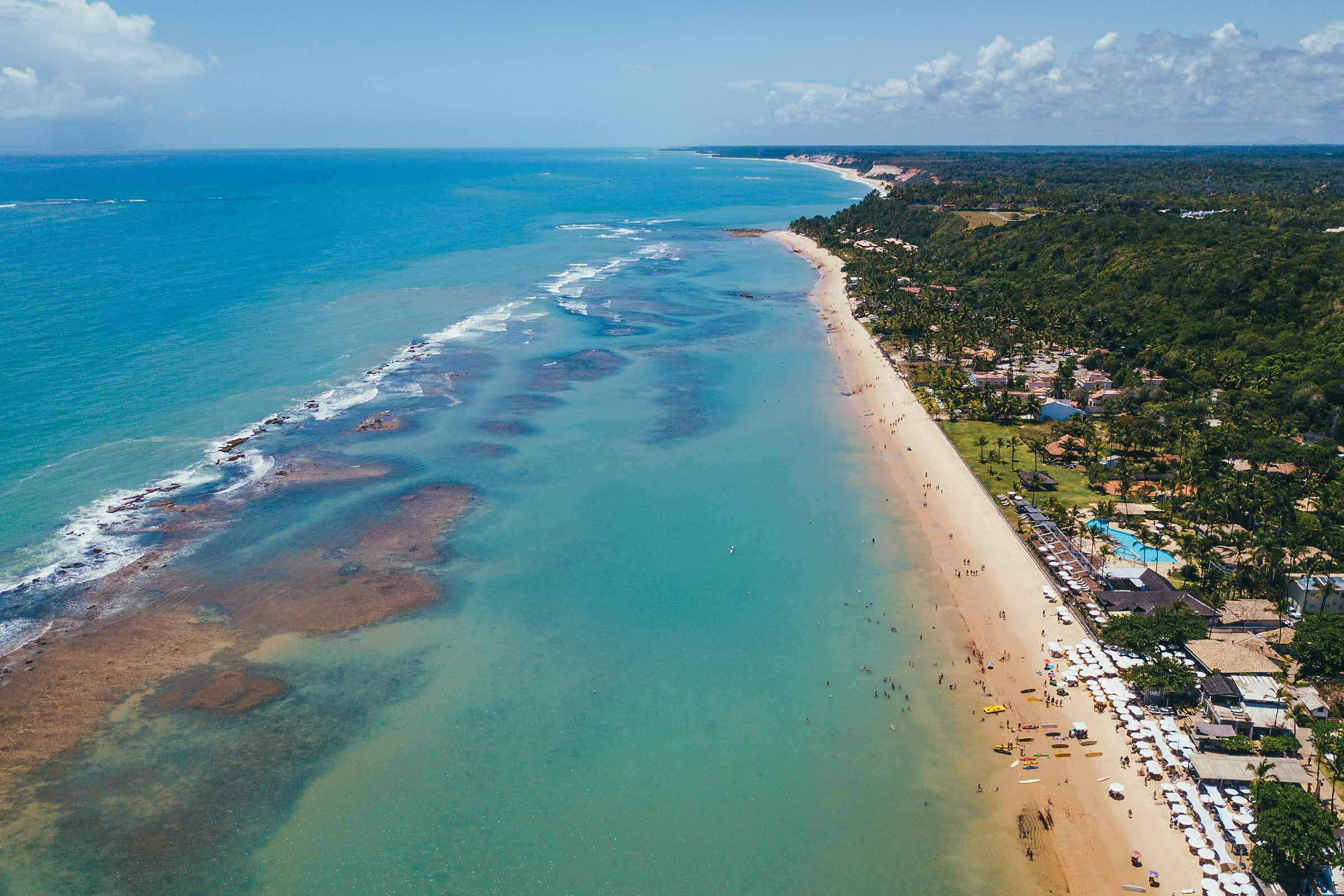 Arraial d'Ajuda, na Bahia, é eleito o destino mais acolhedor do mundo na 12ª edição do Traveller Review Awards.