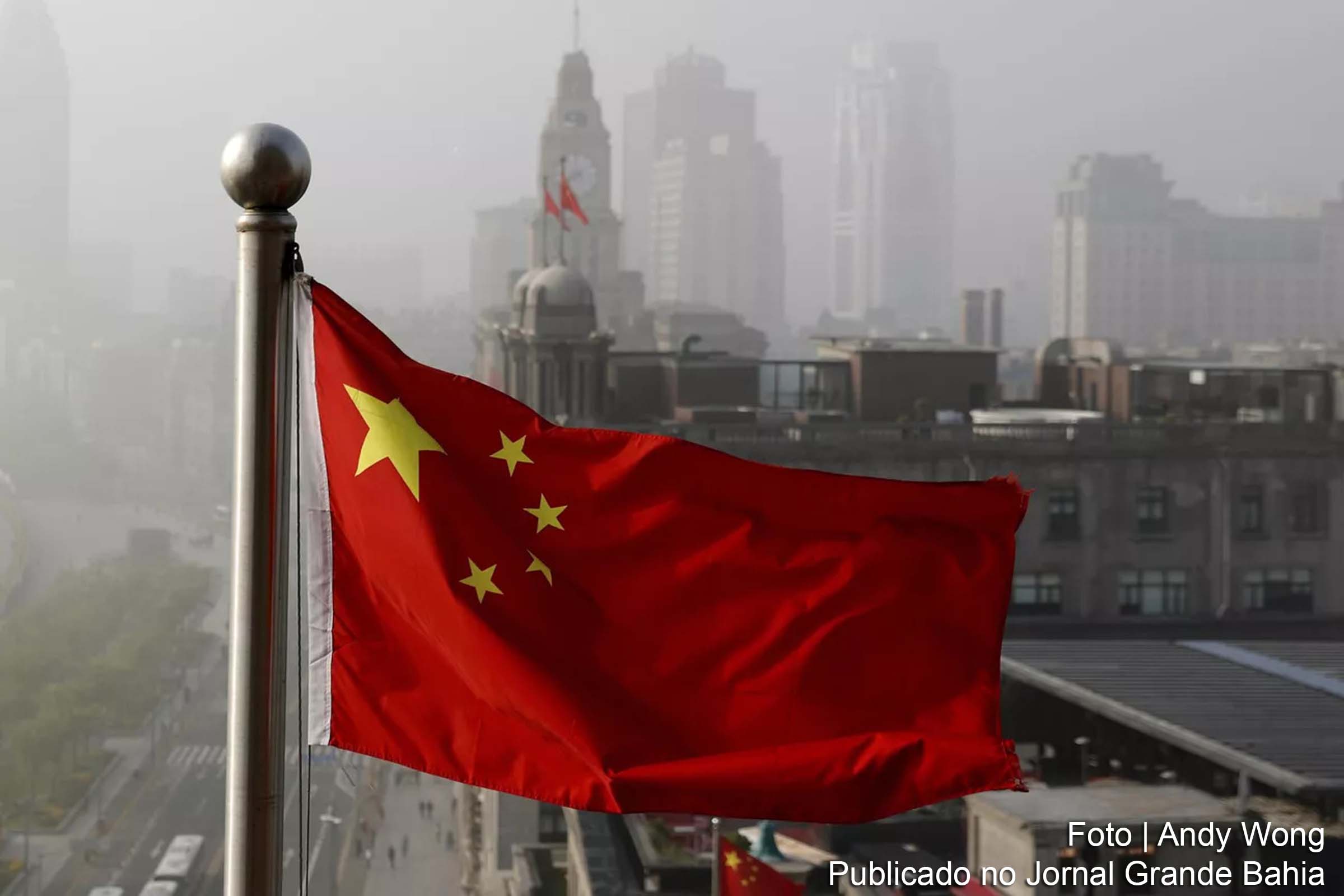 Analistas destacam que a China busca fortalecer laços no Oriente Médio, aproveitando a deterioração da imagem dos EUA na região após a ofensiva israelense em Gaza.