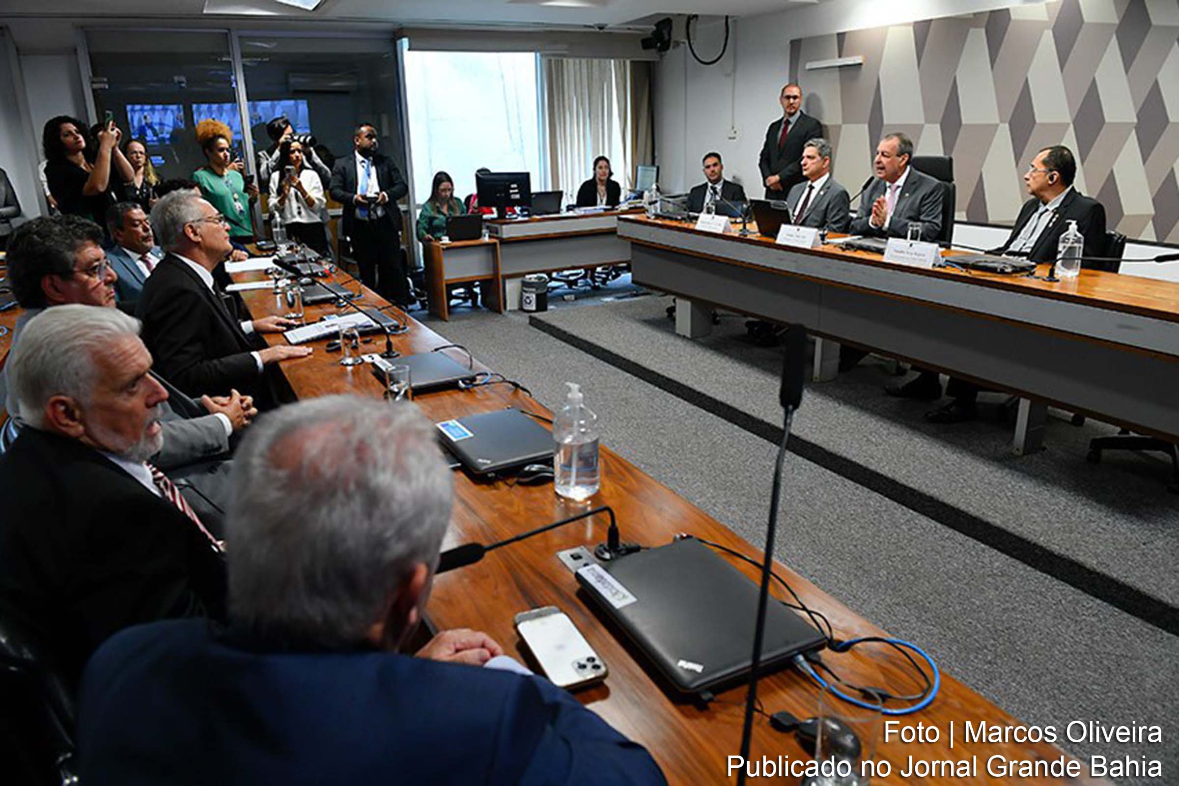 Senador Renan Calheiros renuncia à CPI da Braskem após impasse na designação do relator, que fica a cargo de Rogério Carvalho.