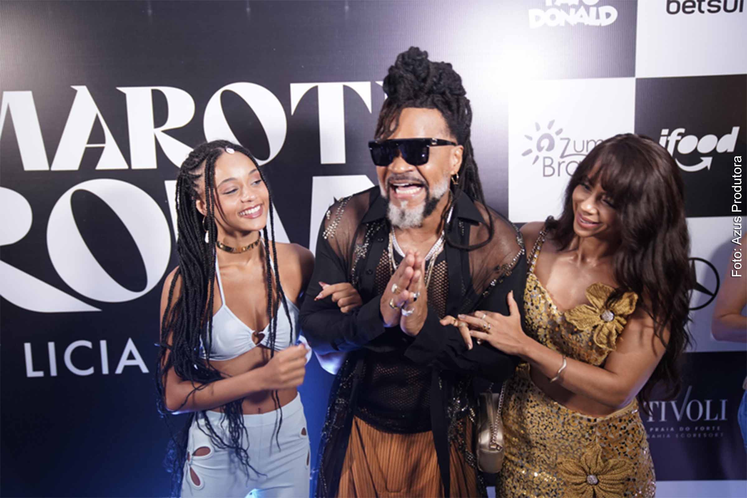 Carlinhos Brown, acompanhado da esposa Danielle Barvanelle e da filha Cecília Buarque, recebe homenagens e se apresenta com as Timbaladies em seu Camarote no Carnaval de Salvador.