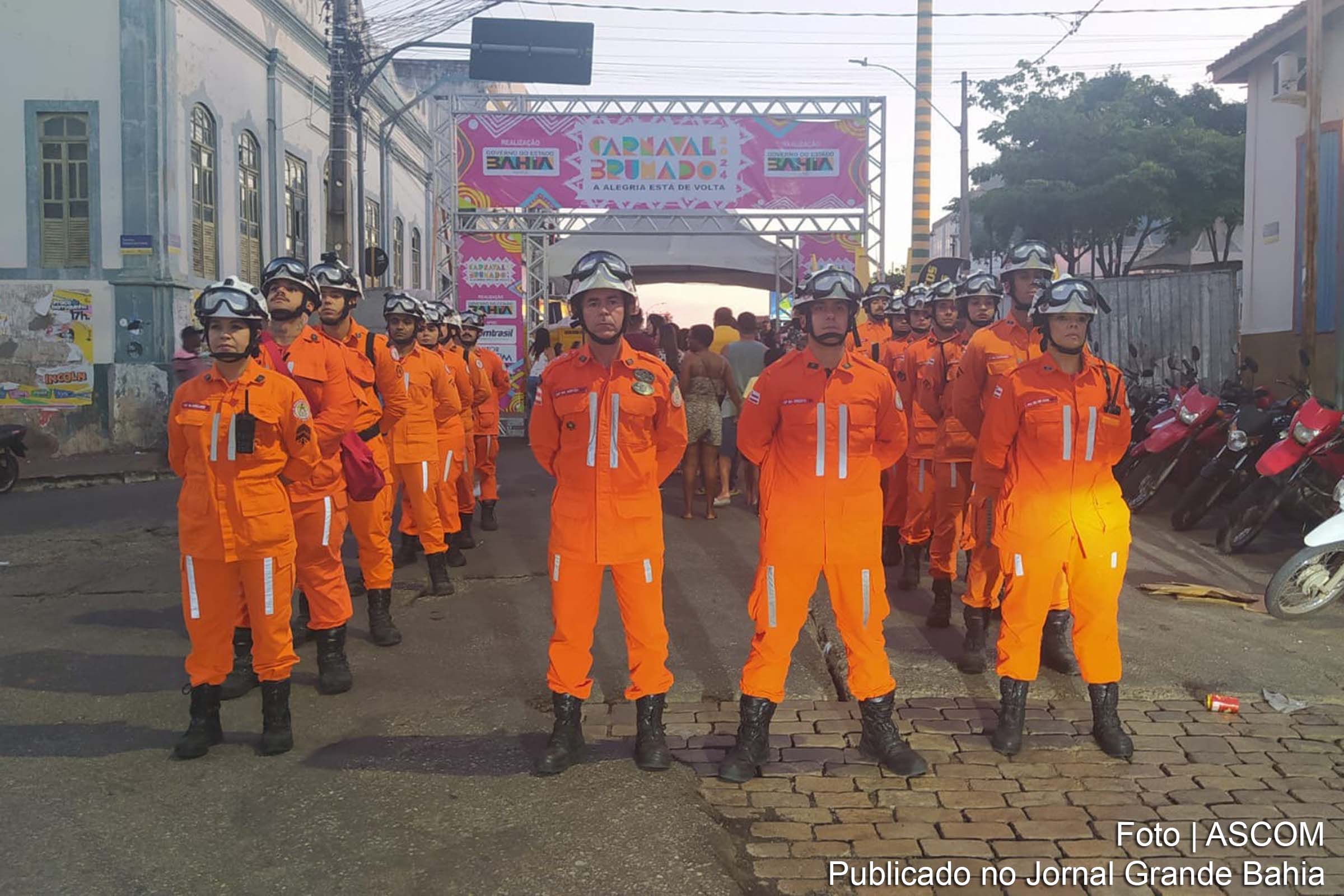 Durante os três dias de celebração, o reforço policial e dos bombeiros garantiu a segurança do evento.