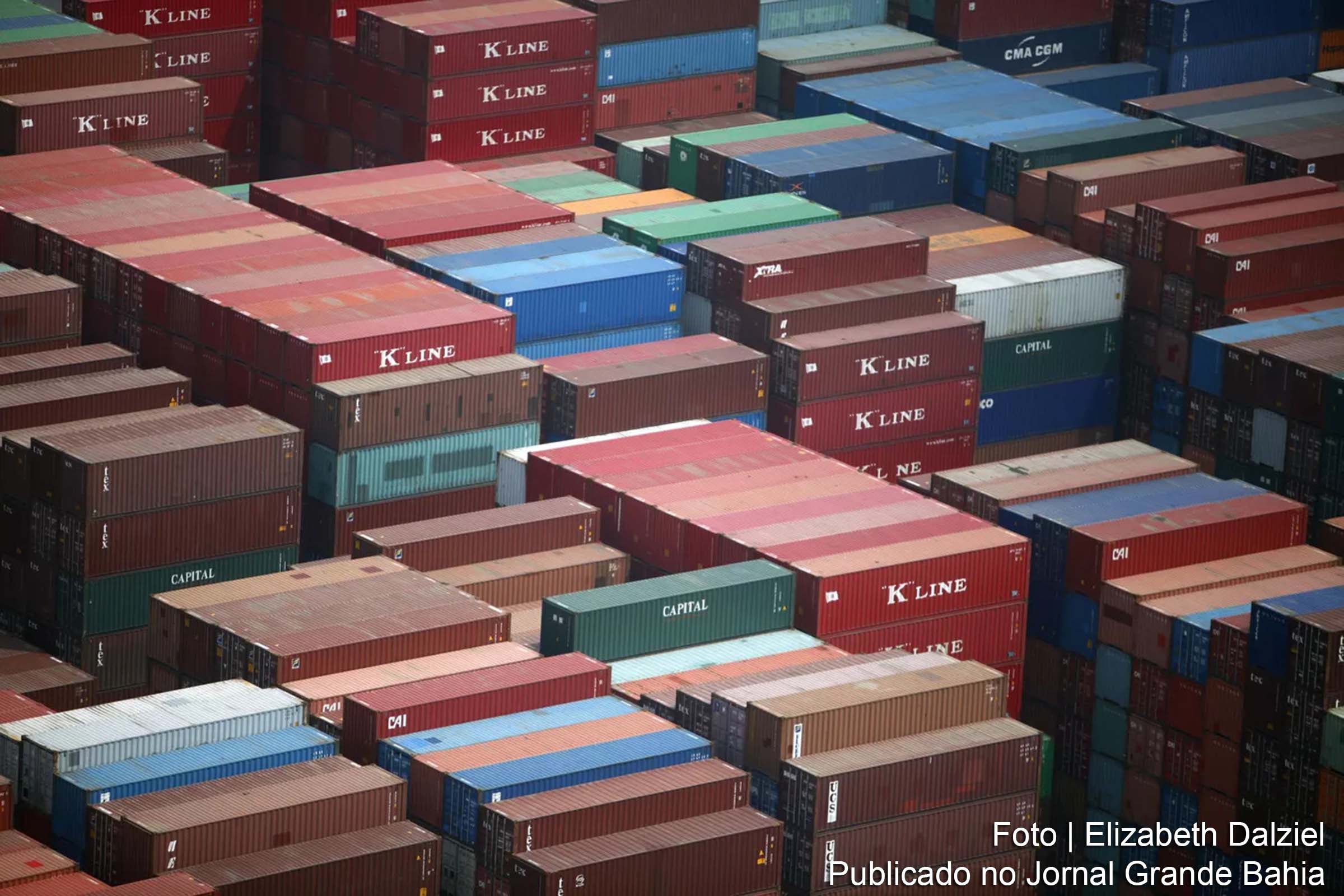 Governos ocidentais estão preocupados com a possibilidade de a China inundar os mercados internacionais com produtos baratos.