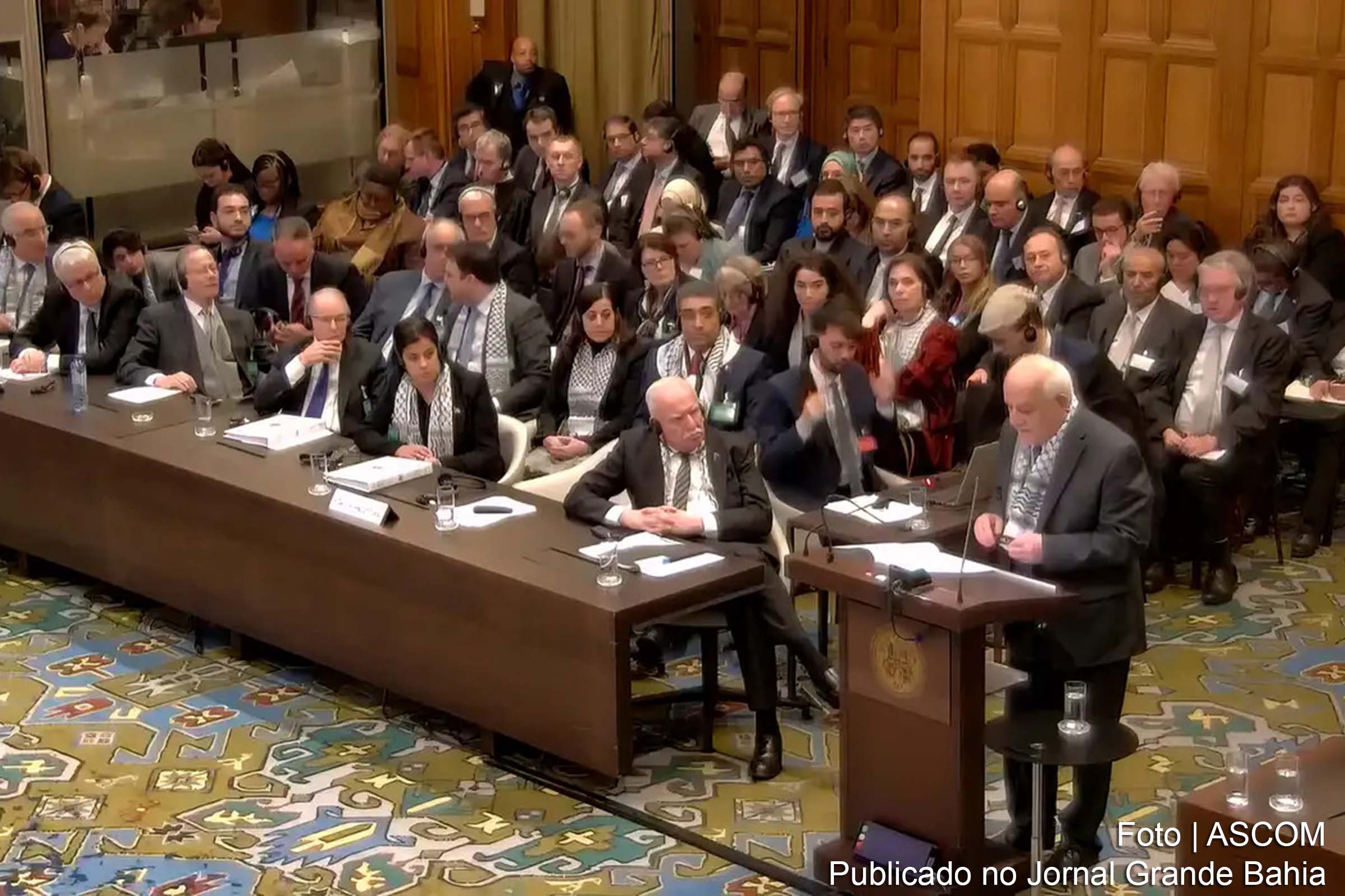 Representantes palestinos pedem à Corte Internacional de Justiça o fim imediato da ocupação israelense na Palestina.