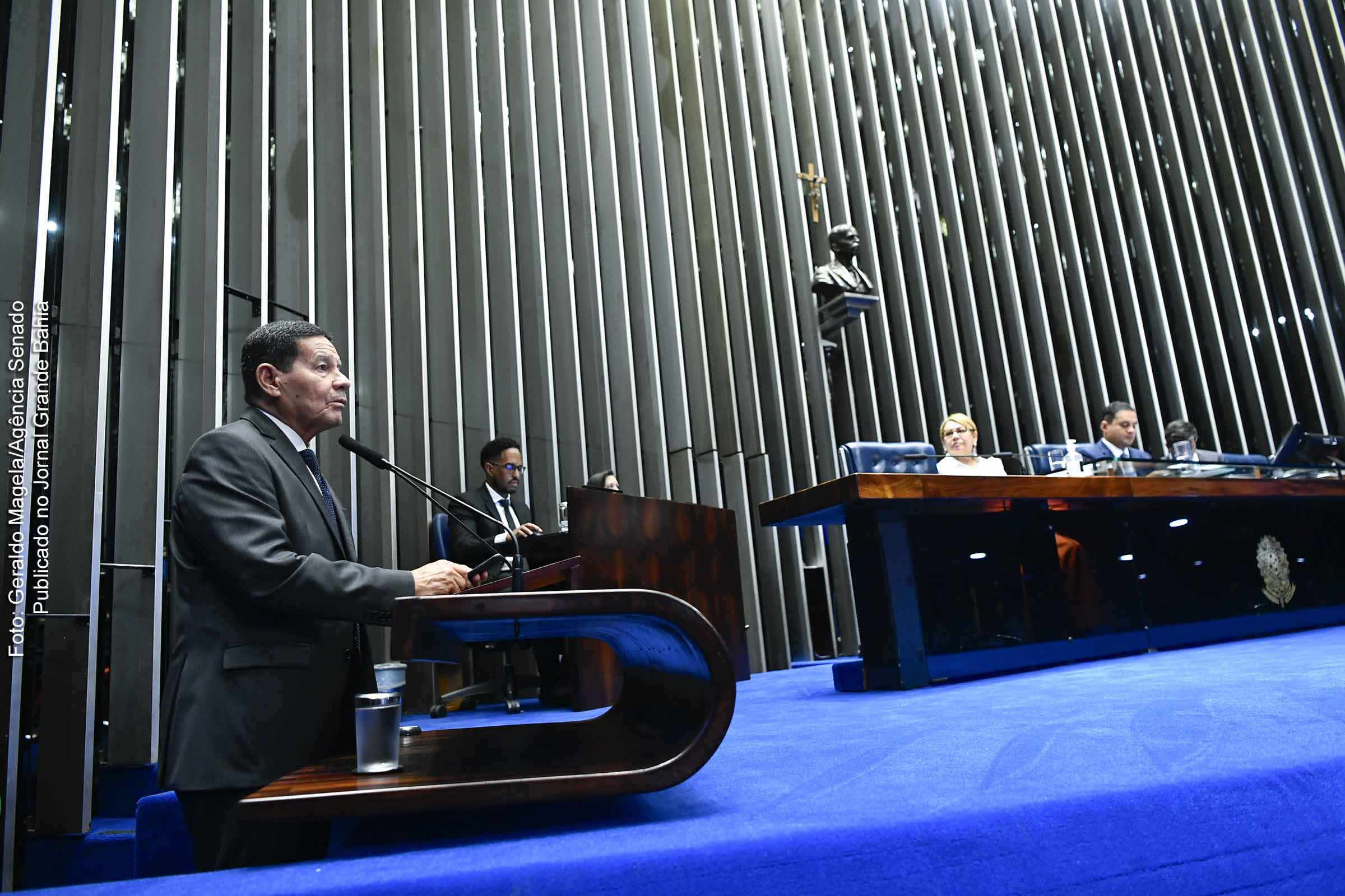 Senador Hamilton Mourão questiona Operação Tempus Veritatis deflagrada pela PF e convoca mobilização militar contra supostos arbítrios