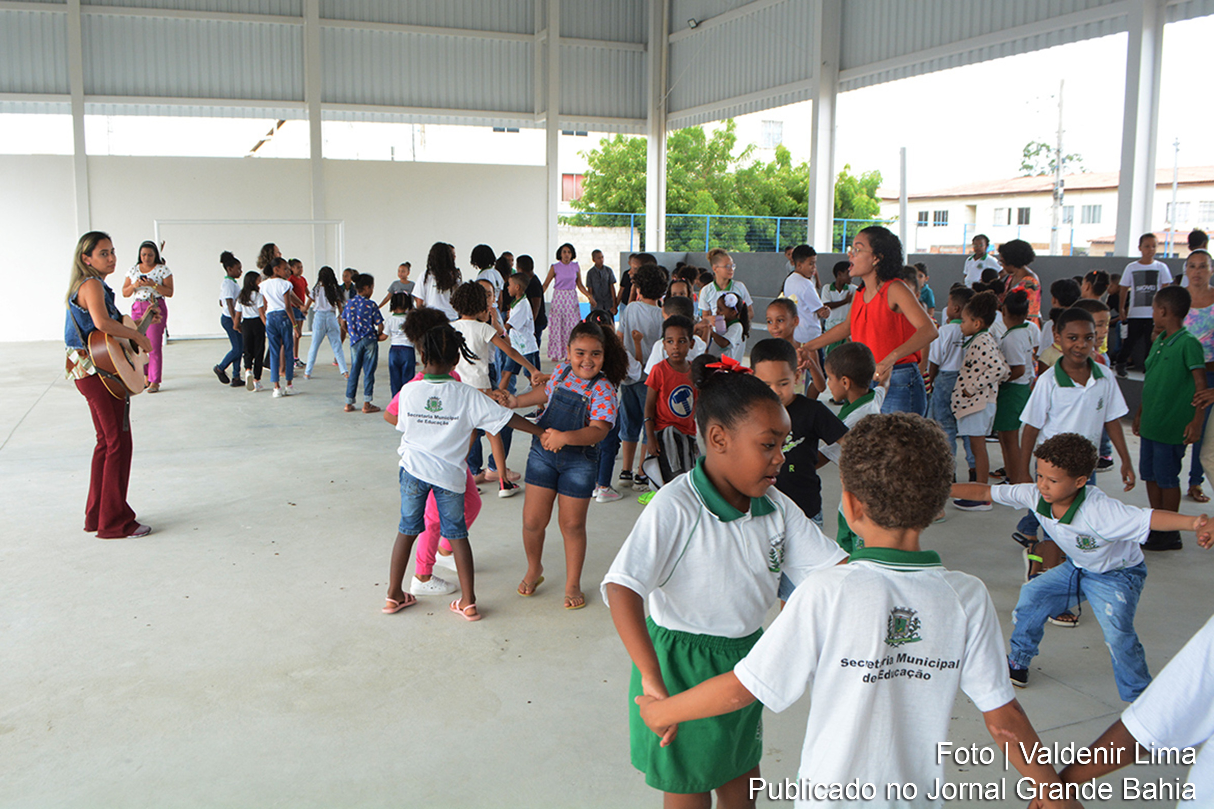 Estudantes são recebidos com entusiasmo e expectativas para um ano de aprendizado na Escola Municipal Professora Luíza Carmo, no Alto do Rosário.