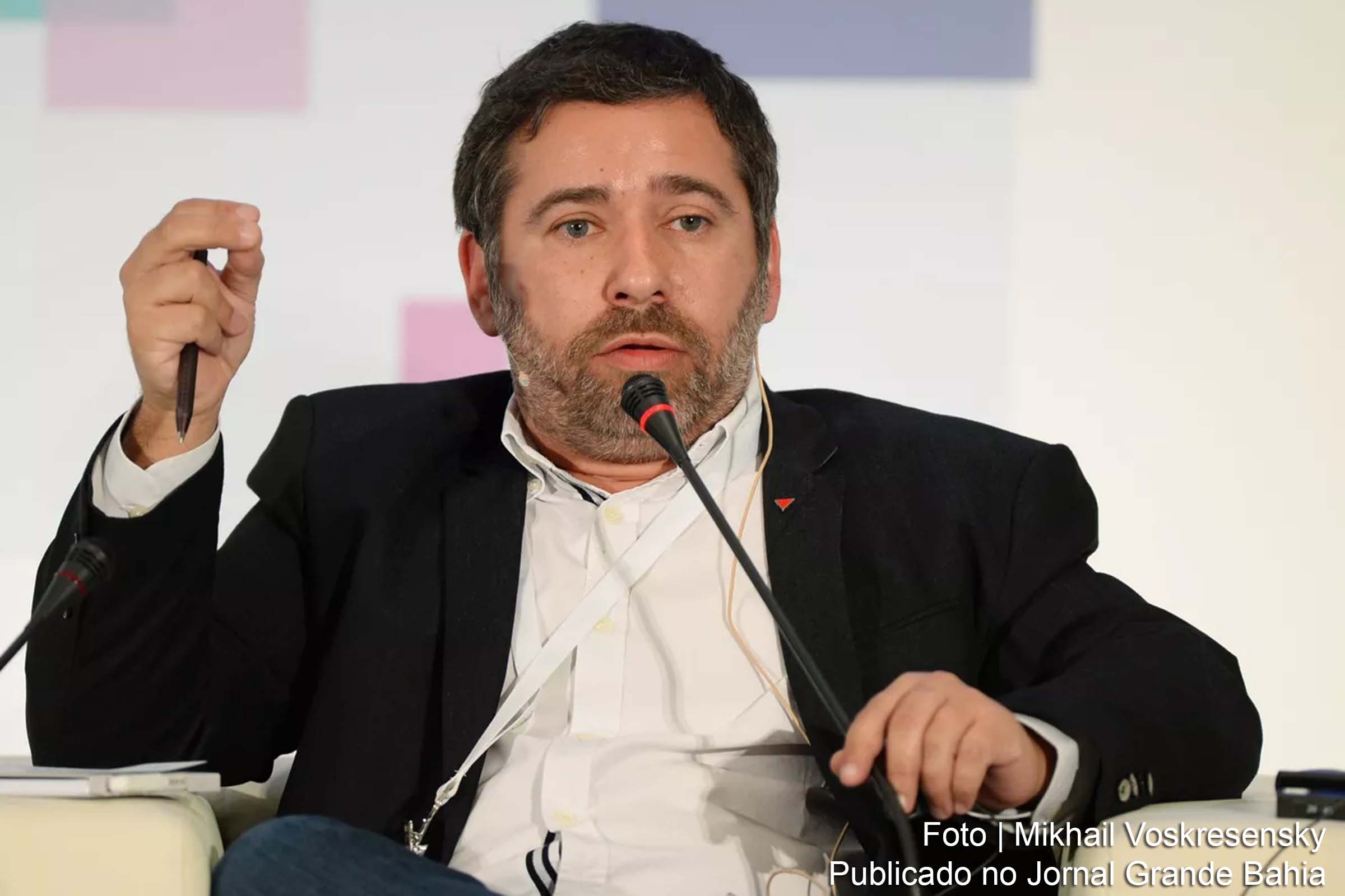 Javier Couso, ex-eurodeputado, analisa as implicações do Euromaidan e a influência dos EUA na tentativa de enfraquecer a Rússia.