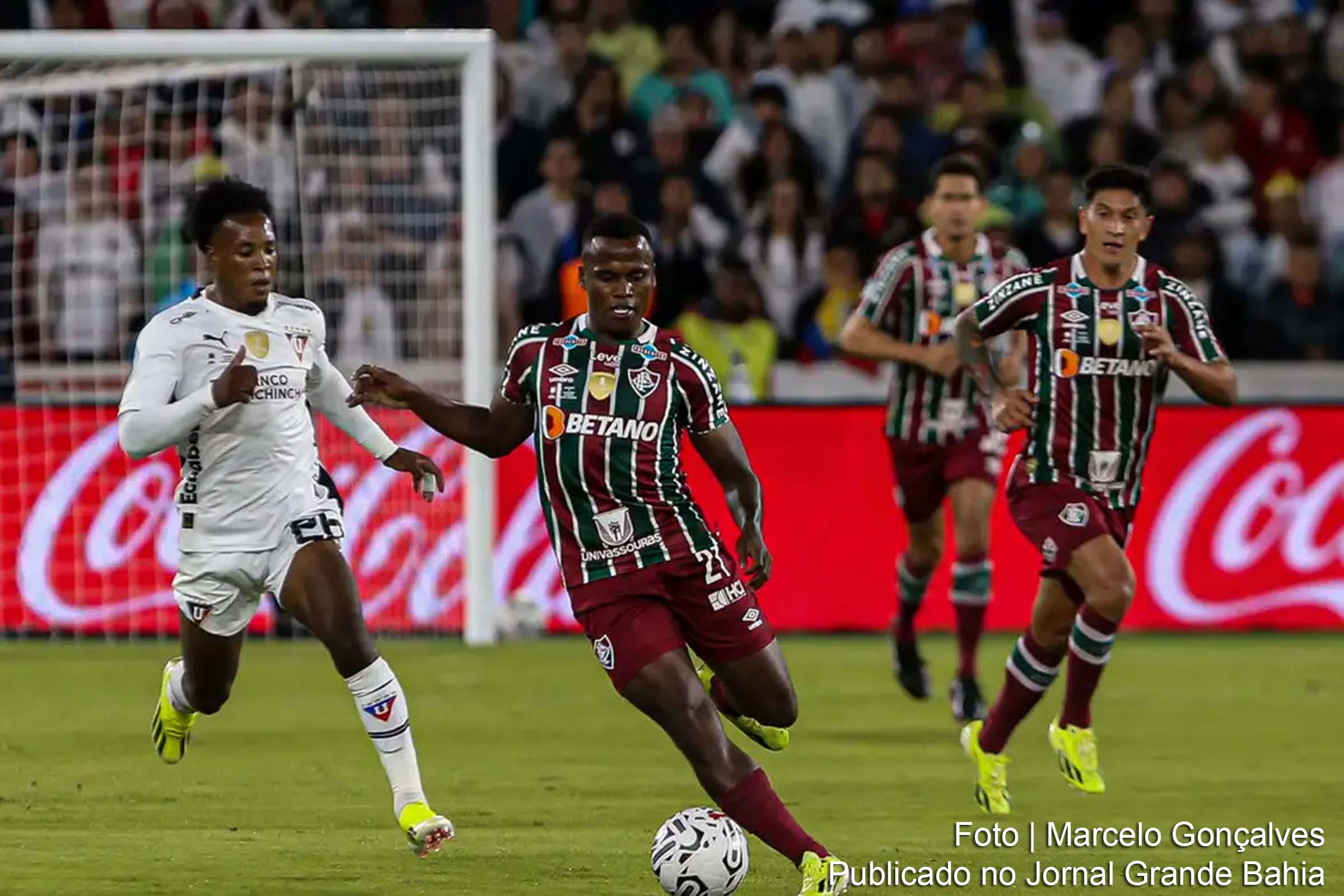 Na altitude de Quito, o Fluminense é derrotado por 1 a 0 pela LDU no primeiro embate da Recopa Sul-Americana, transmitido pela Rádio Nacional, no estádio Casa Blanca.