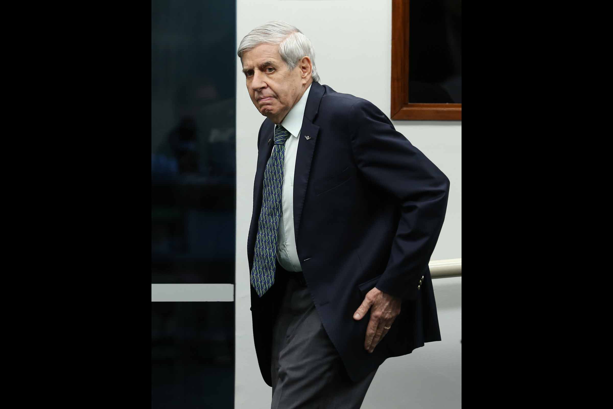 Gravação revela discussão do general Heleno sobre rompimento institucional e receios de vazamentos durante a gestão de Bolsonaro.