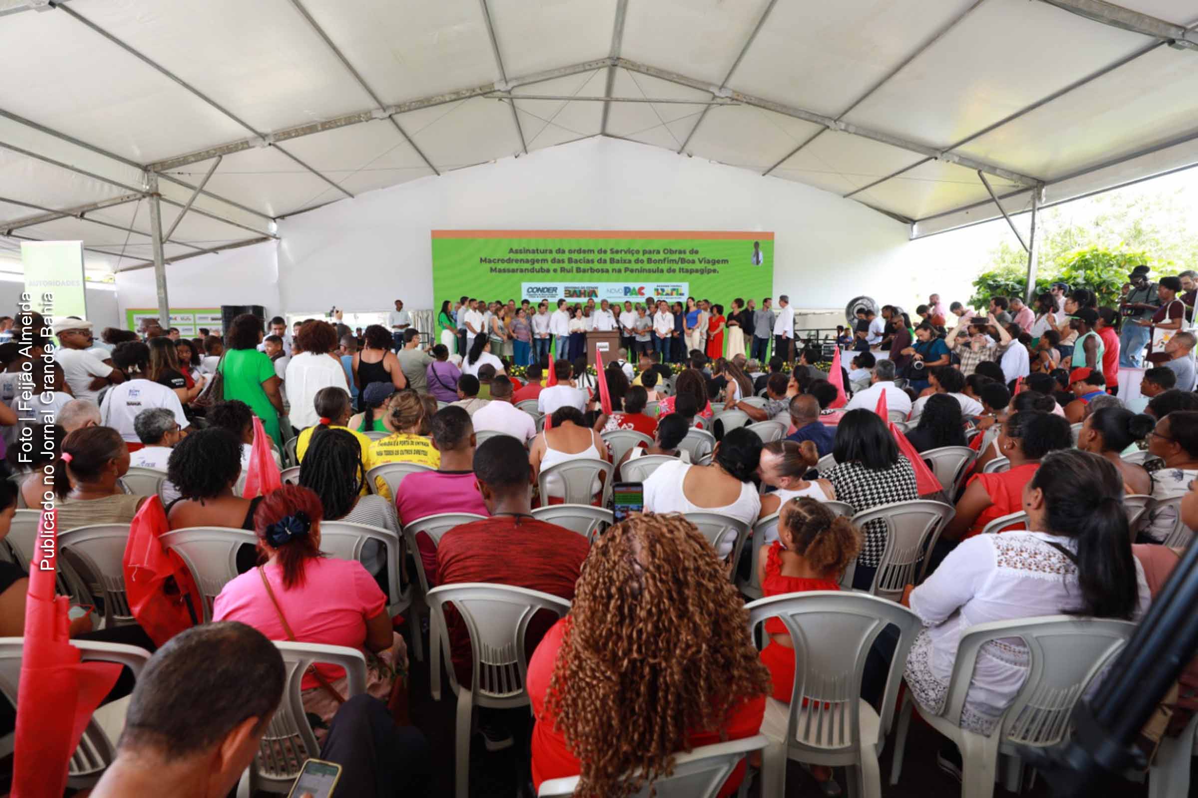 Governador Jerônimo Rodrigues assina ordem de serviço para obras de micro e macrodrenagem em Salvador. 