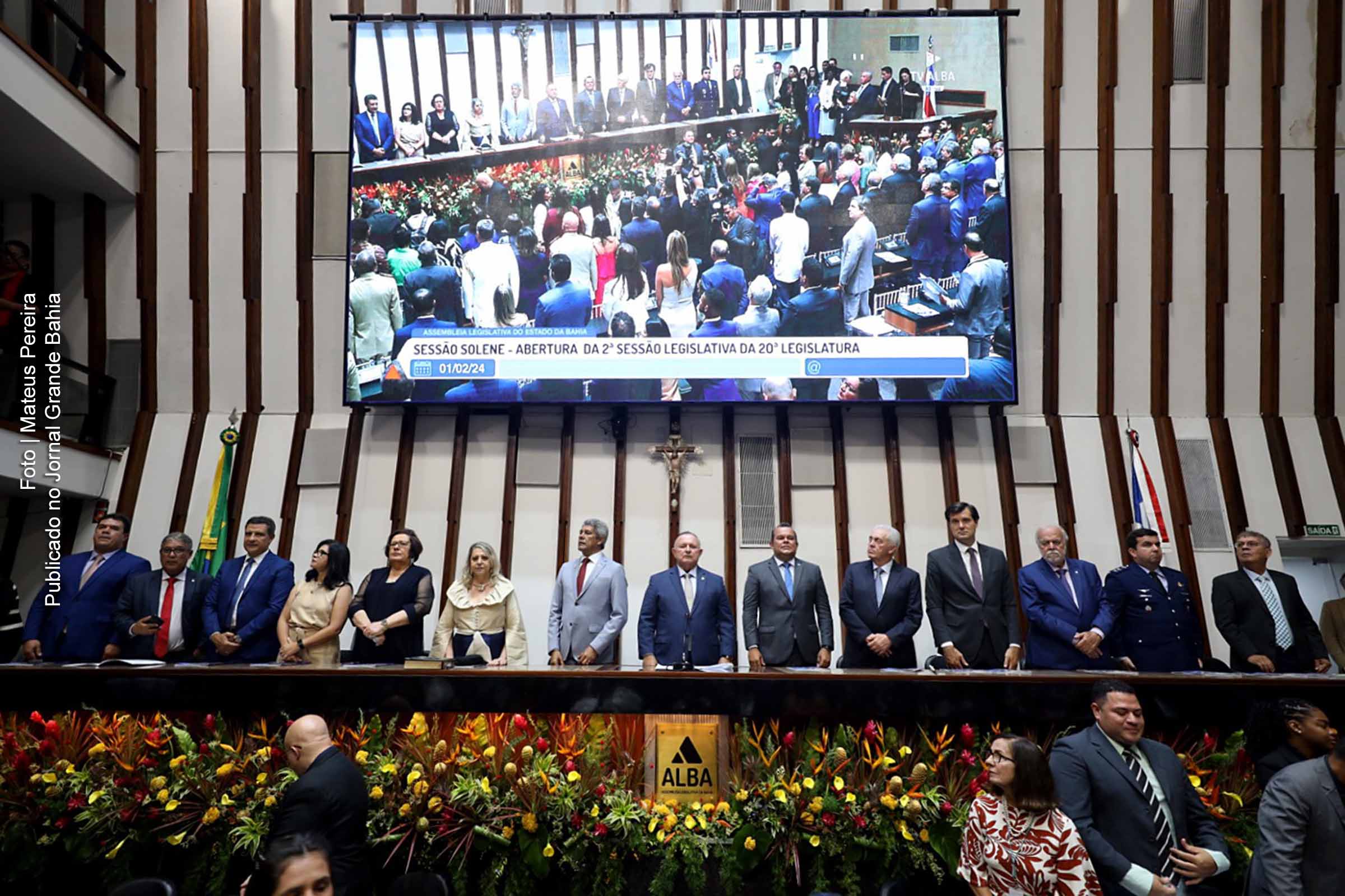 Governador Jerônimo Rodrigues durante a leitura da mensagem na abertura da 20ª Legislatura da Alba, destacando metas e prioridades para o desenvolvimento do estado.