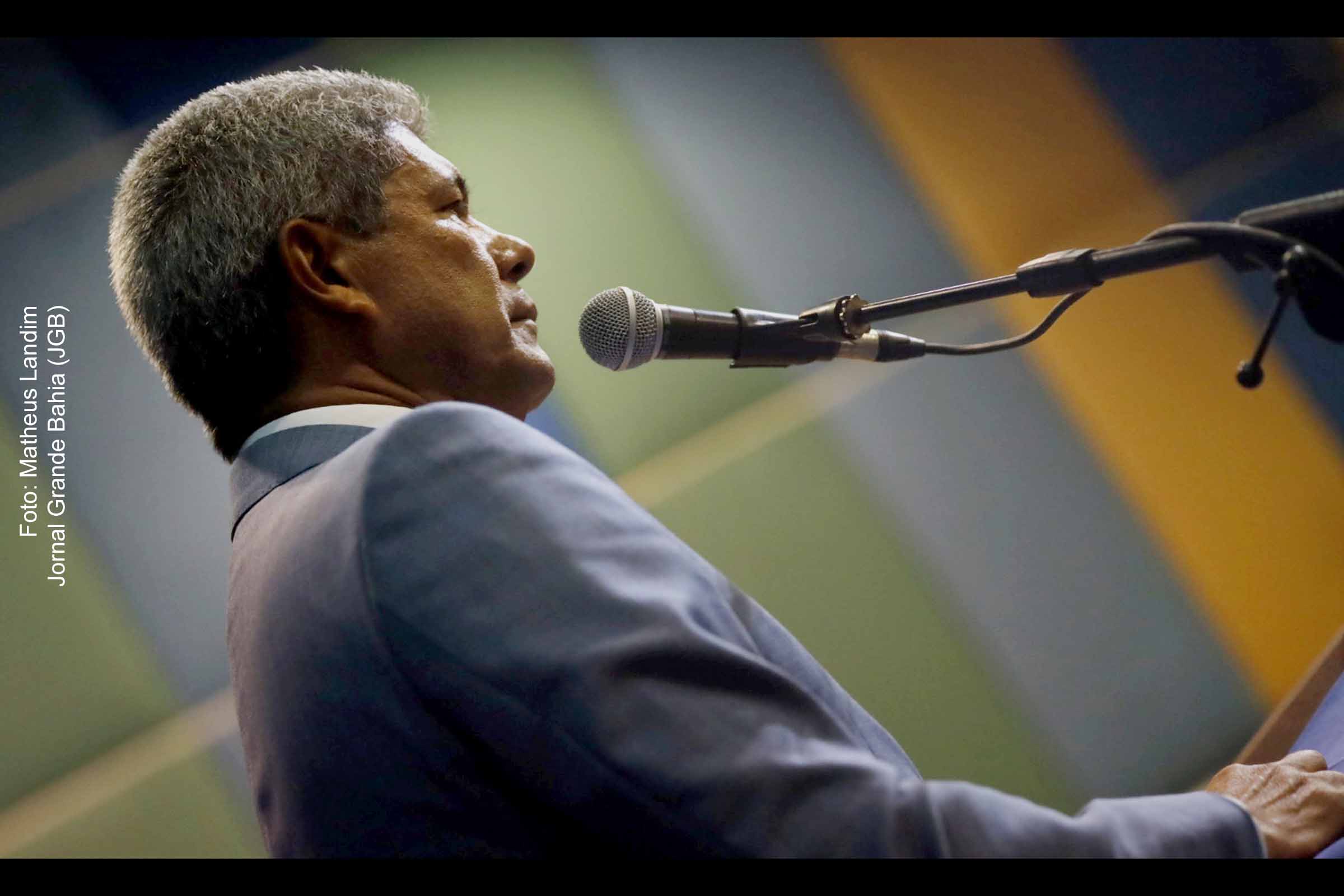 Governador Jerônimo Rodrigues destaca a importância do empenho dos professores e do compromisso da escola com a educação qualificada na rede estadual da Bahia.