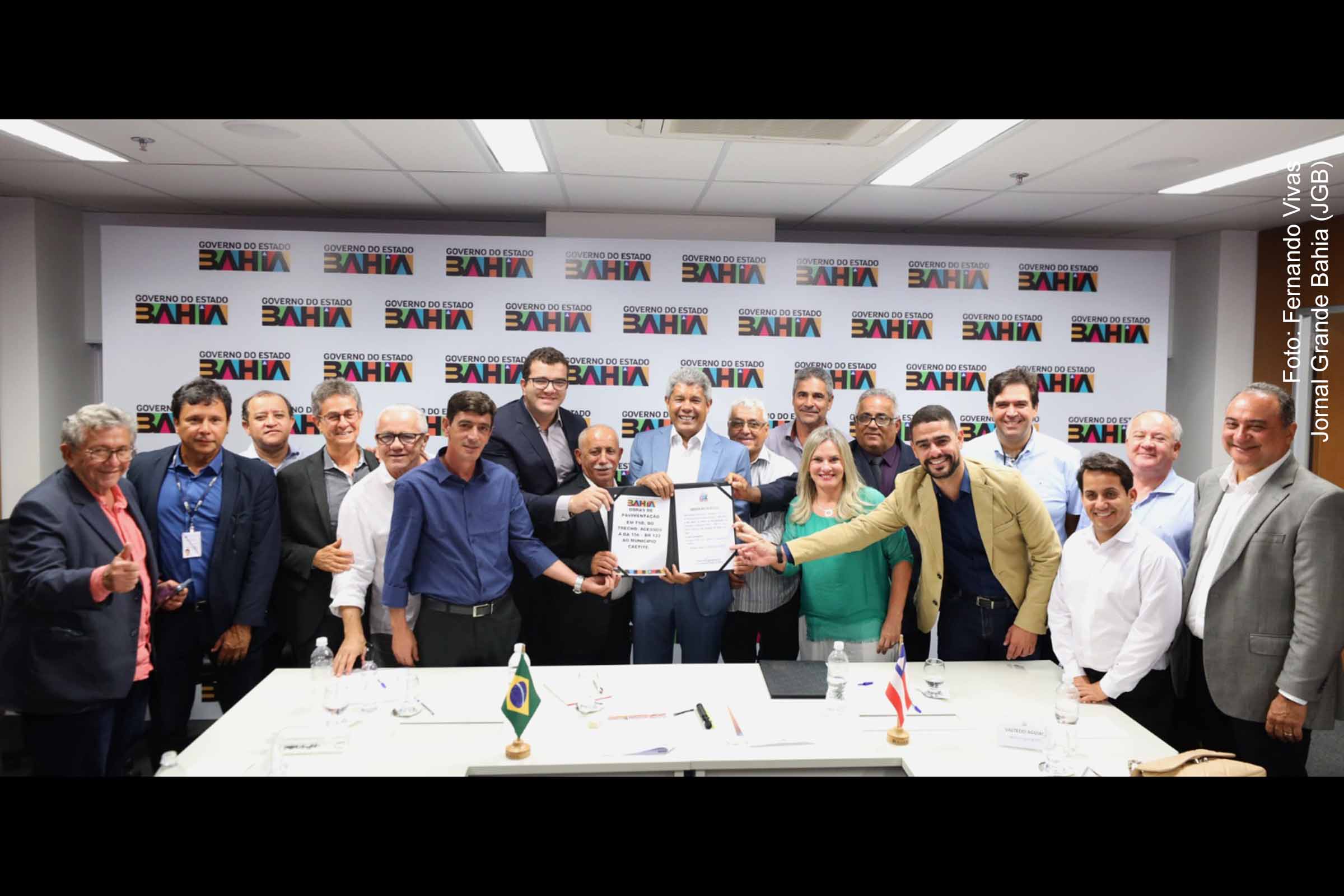 Distrito de Santa Luzia, em Caetité, será beneficiado com obras de pavimentação na BA-156, diz governador Jerônimo Rodrigues.
