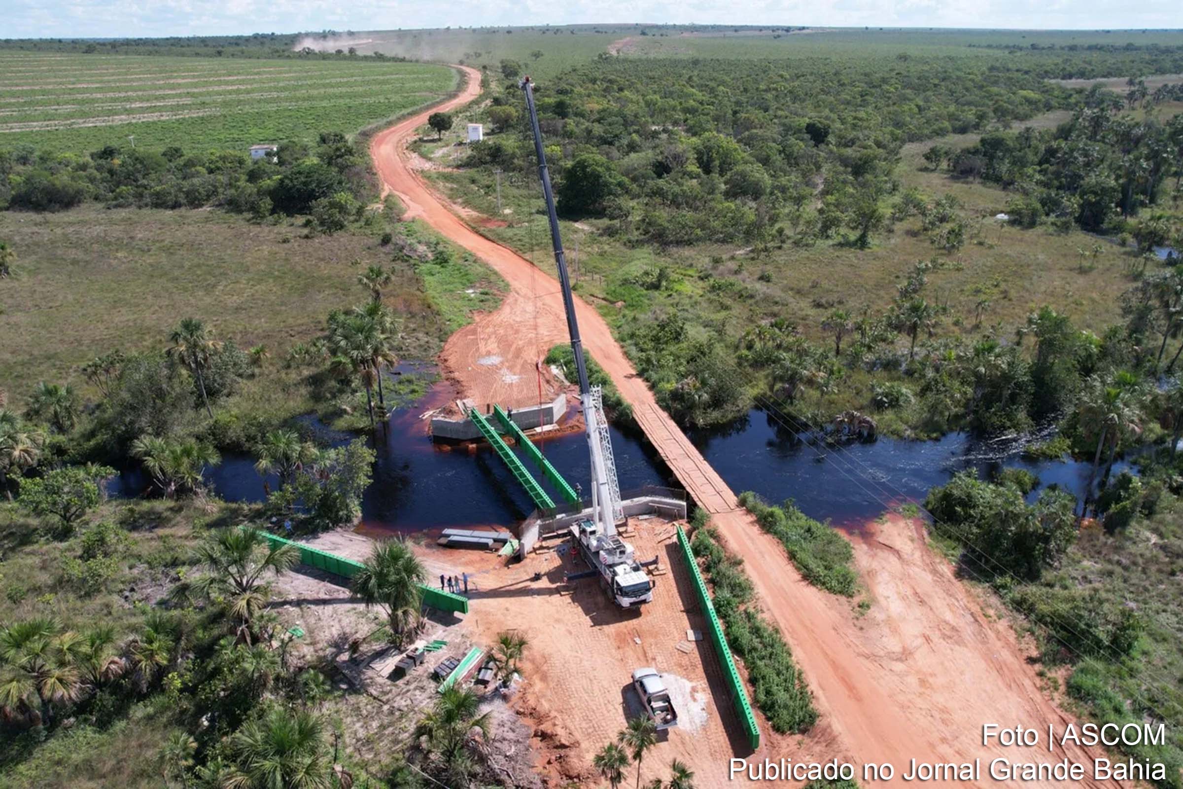 A construção da nova ponte sobre o Rio Grande, em São Desidério, é impulsionada pelo Programa para o Desenvolvimento da Agropecuária (Prodeagro).