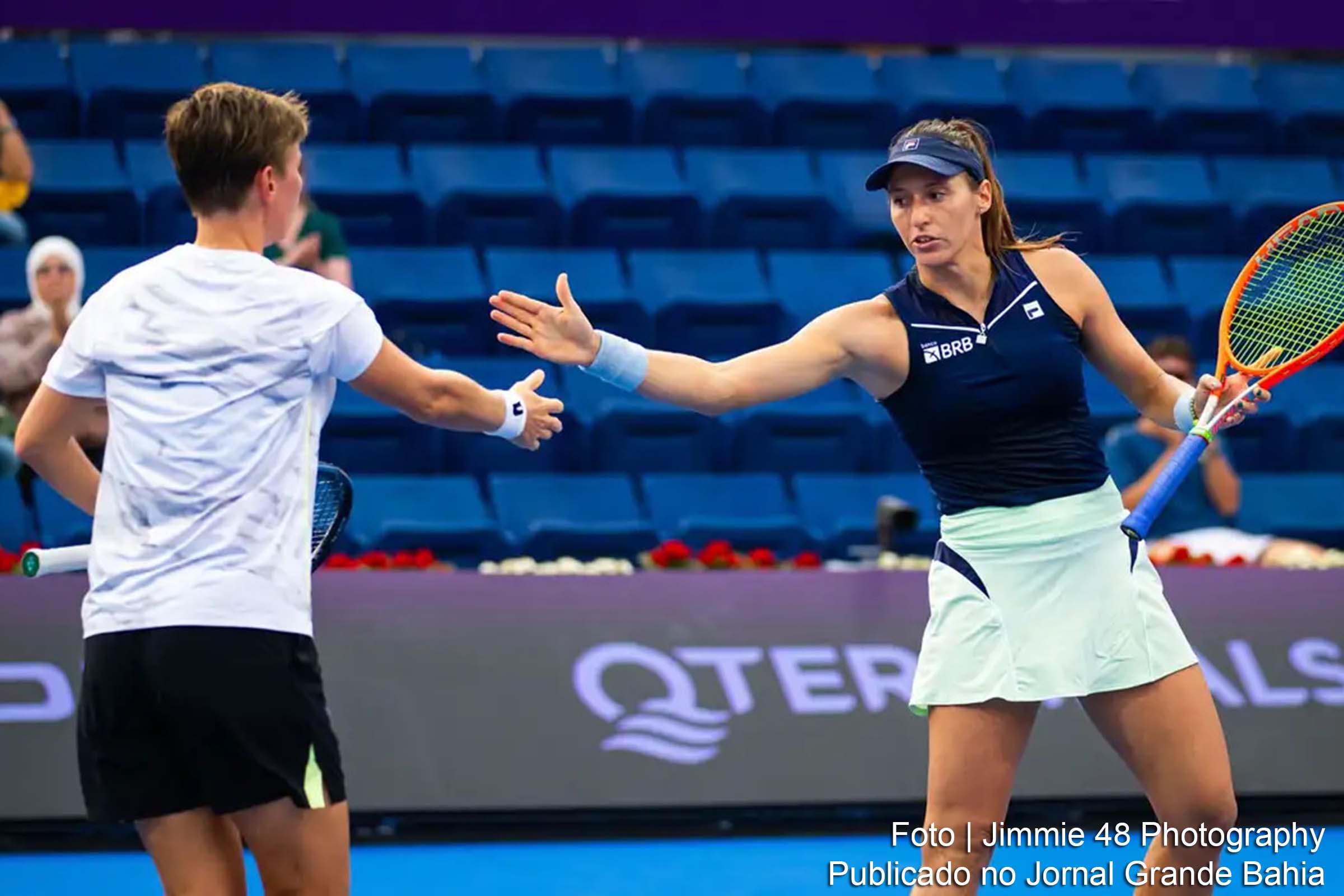 Brasileira e holandesa conquistam título após vitória sobre norte-americanas em Doha.