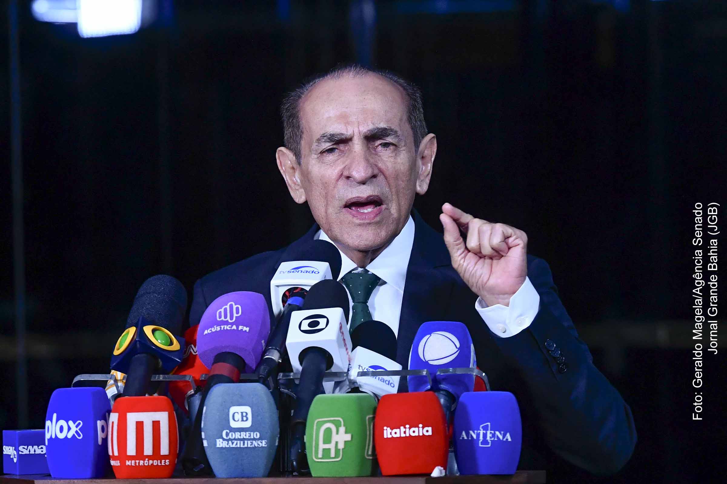 O senador Marcelo Castro, relator do projeto, anunciou a votação do novo Código Eleitoral até junho de 2024, após reunião com líderes no Senado.