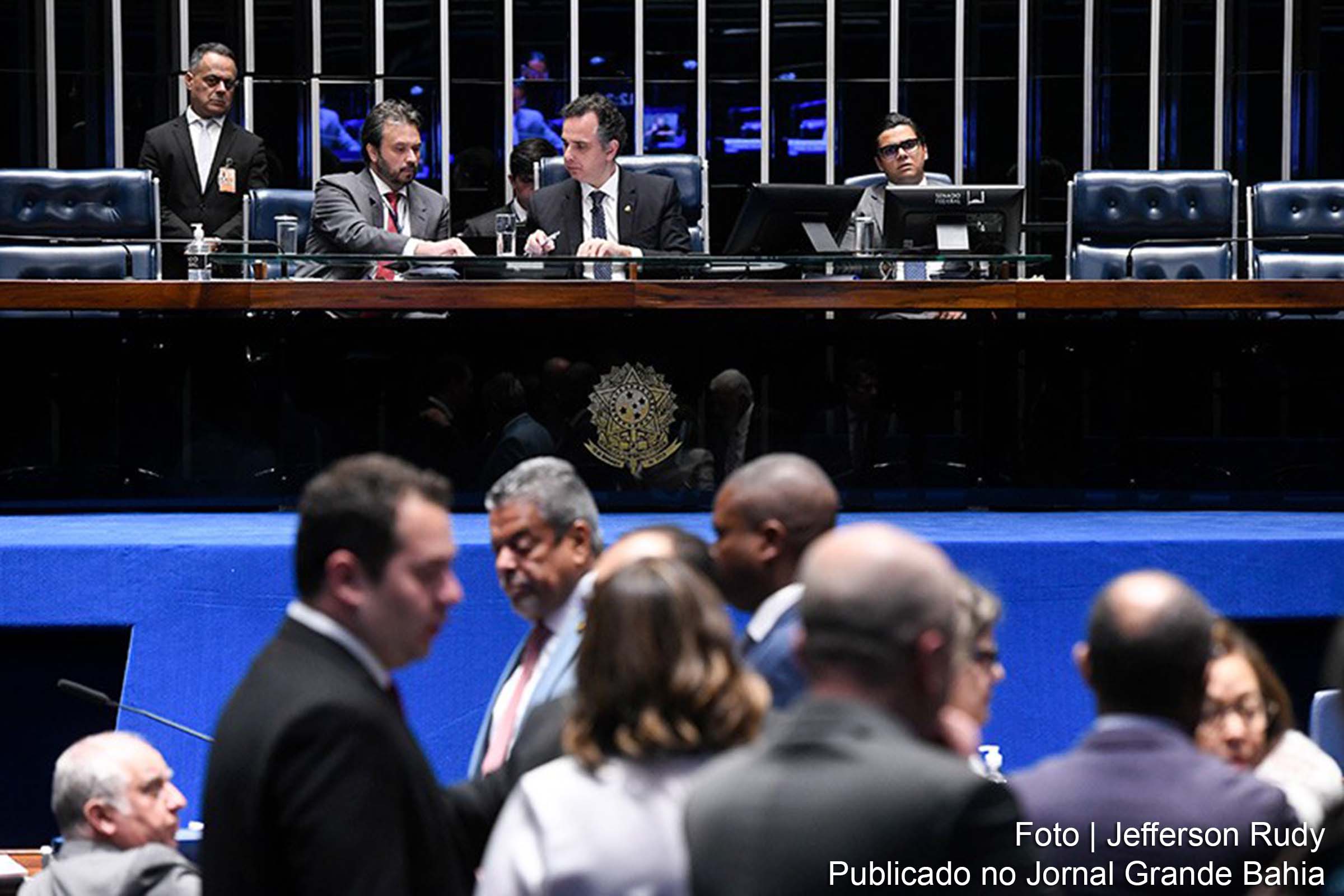 Projeto aprovado pelos senadores propõe mudanças significativas no sistema de justiça penal brasileiro.