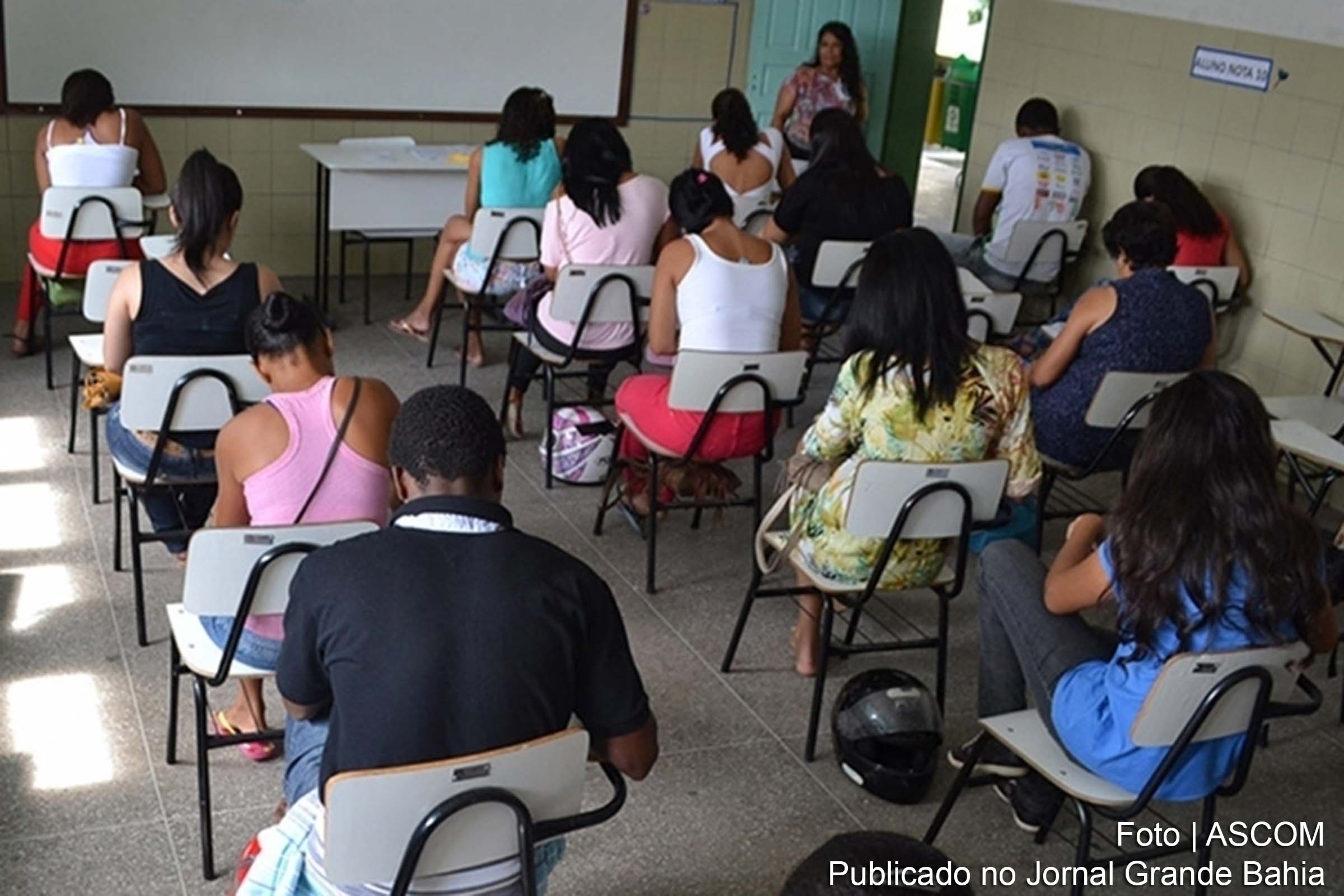 Alunos do curso preparatório Pré-Enem Social comemoram resultados excepcionais, impulsionando a realização do sonho de ingressar no ensino superior.