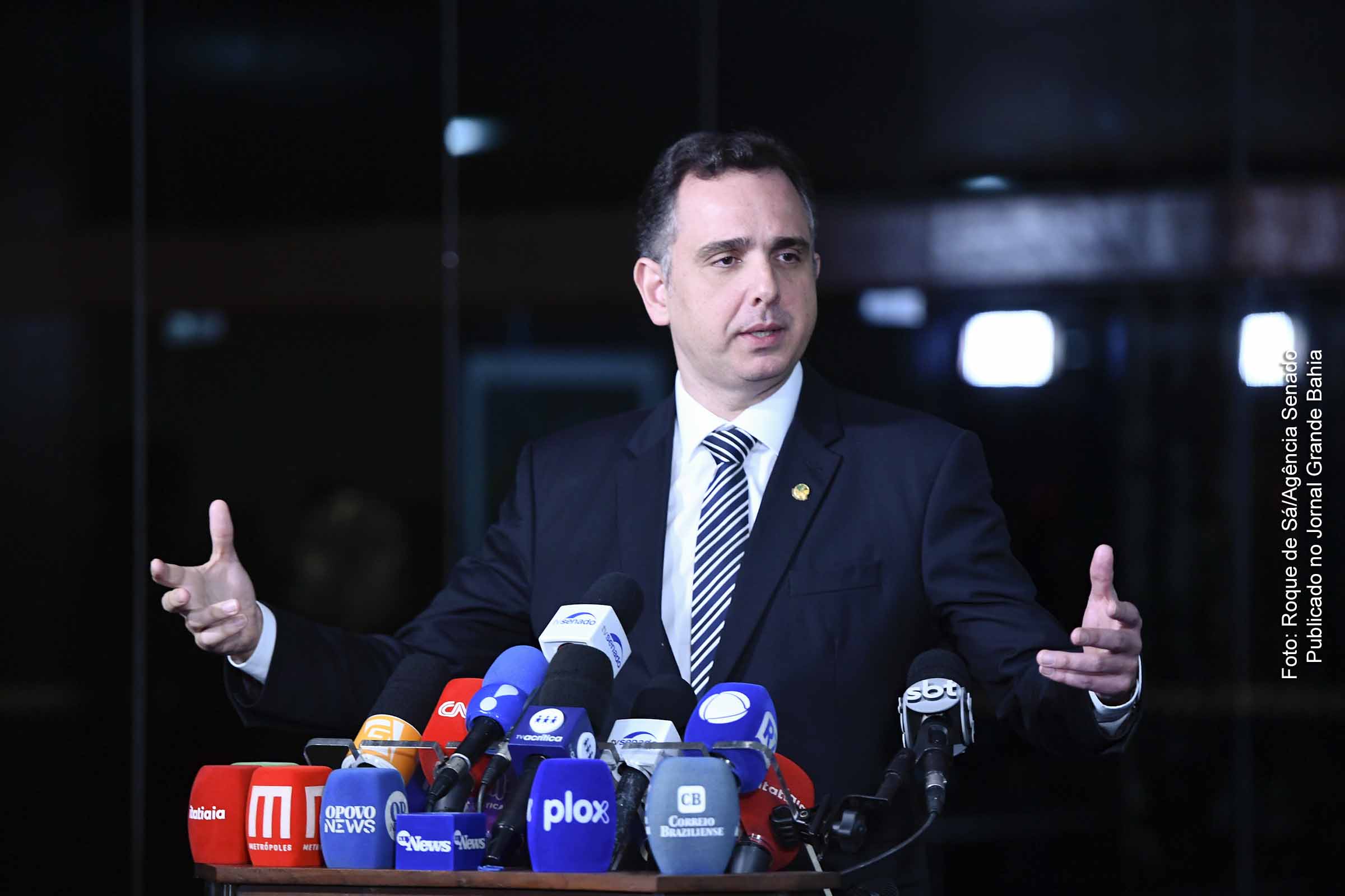 Rodrigo Pacheco, presidente do Senado, encaminha ofício ao ministro Alexandre de Moraes solicitando dados sobre parlamentares monitorados pela Abin paralela.