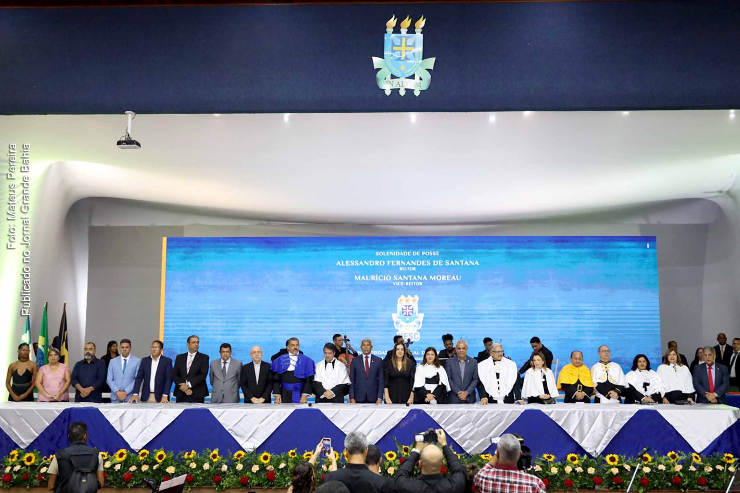 Reitores Alessandro Fernandes e Maurício Santana iniciam novo mandato na UESC em cerimônia prestigiada por autoridades