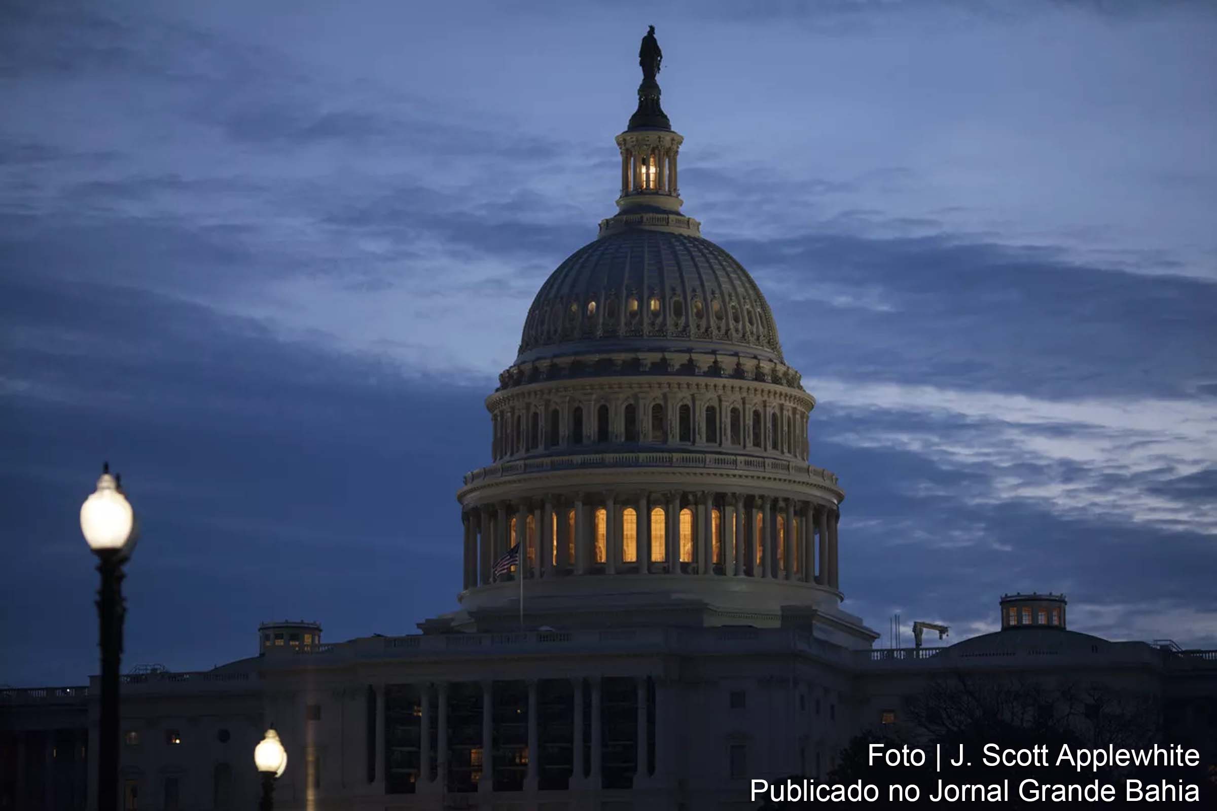 Senado dos EUA rejeita proposta de ajuda financeira à Ucrânia e Israel em votação controversa.