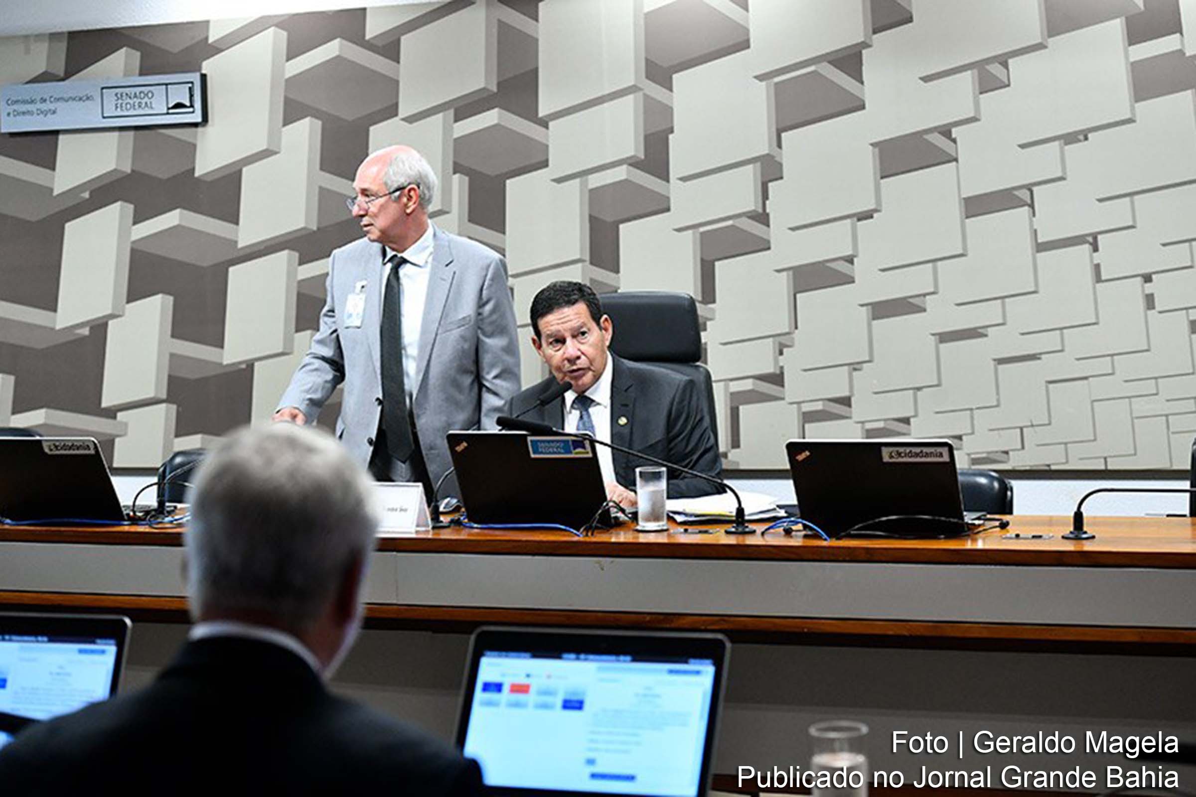 Comissão de Comunicação e Direito Digital analisa proposta que visa proibir transações financeiras pela internet relacionadas a jogos considerados ilícitos no Brasil.