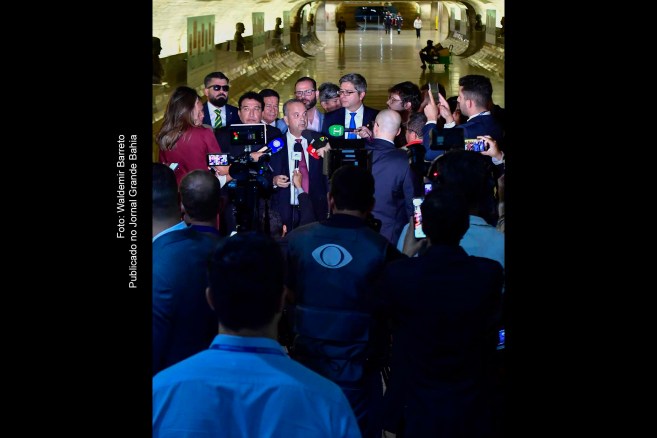 Ao lado de parlamentares da oposição, líder da oposição senador Rogerio Marinho (PL-RN) concede entrevista sobre a Operação Tempus Veritatis deflagrada pela Polícia Federal nesta quinta-feira (08/02/2024).