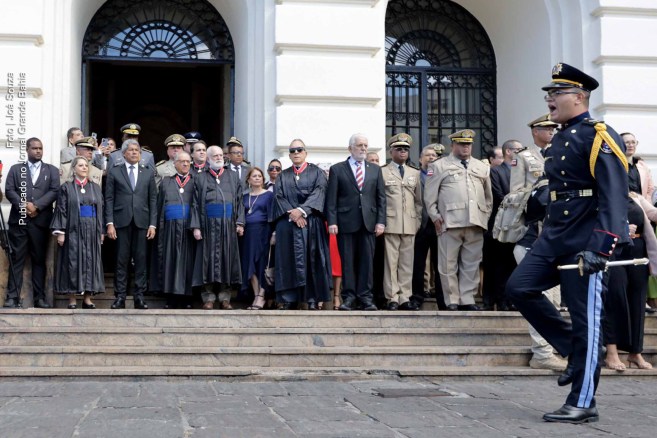Cerimônia realizada no Fórum Ruy Barbosa, em Salvador, empossa Cynthia Maria Pina Resende como a nova líder do Tribunal de Justiça da Bahia para o biênio 2024-2026, trazendo expectativas de continuidade e aprimoramento institucional.