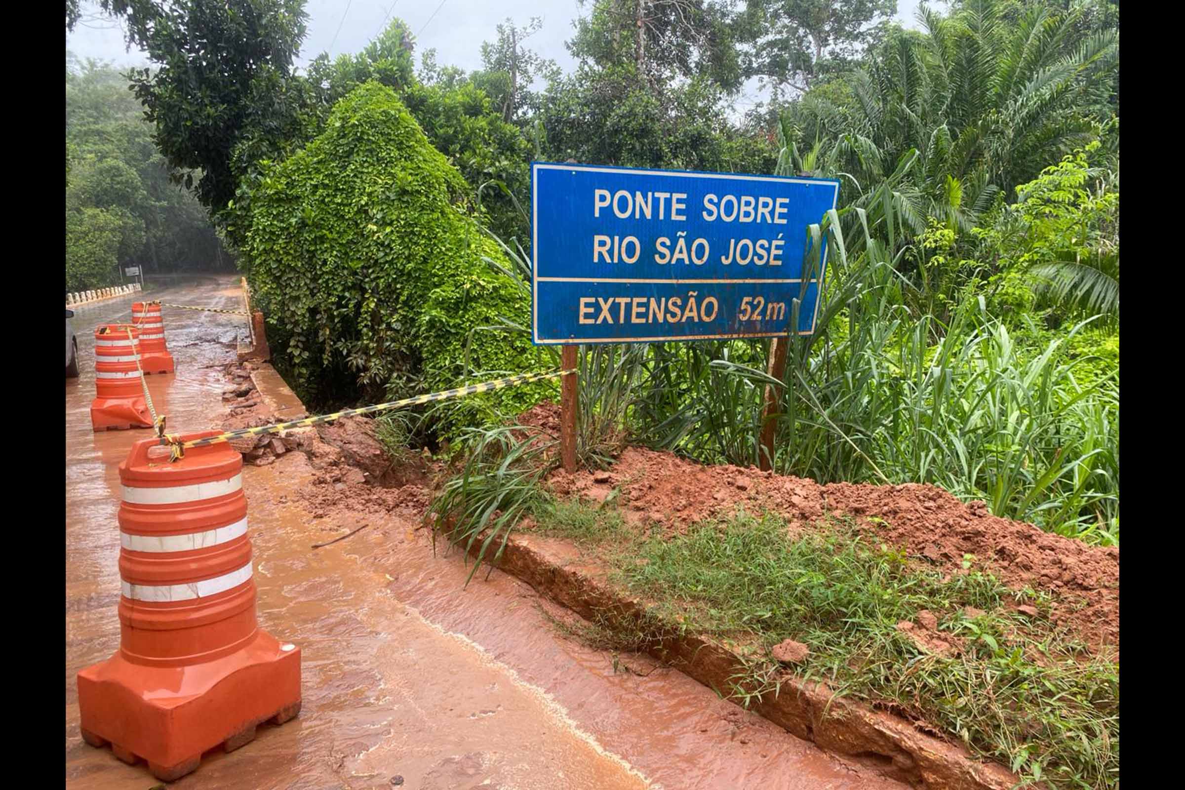 Impacto das chuvas na Bahia: Governo estadual monitora municípios, enquanto trabalha na restauração das rodovias
