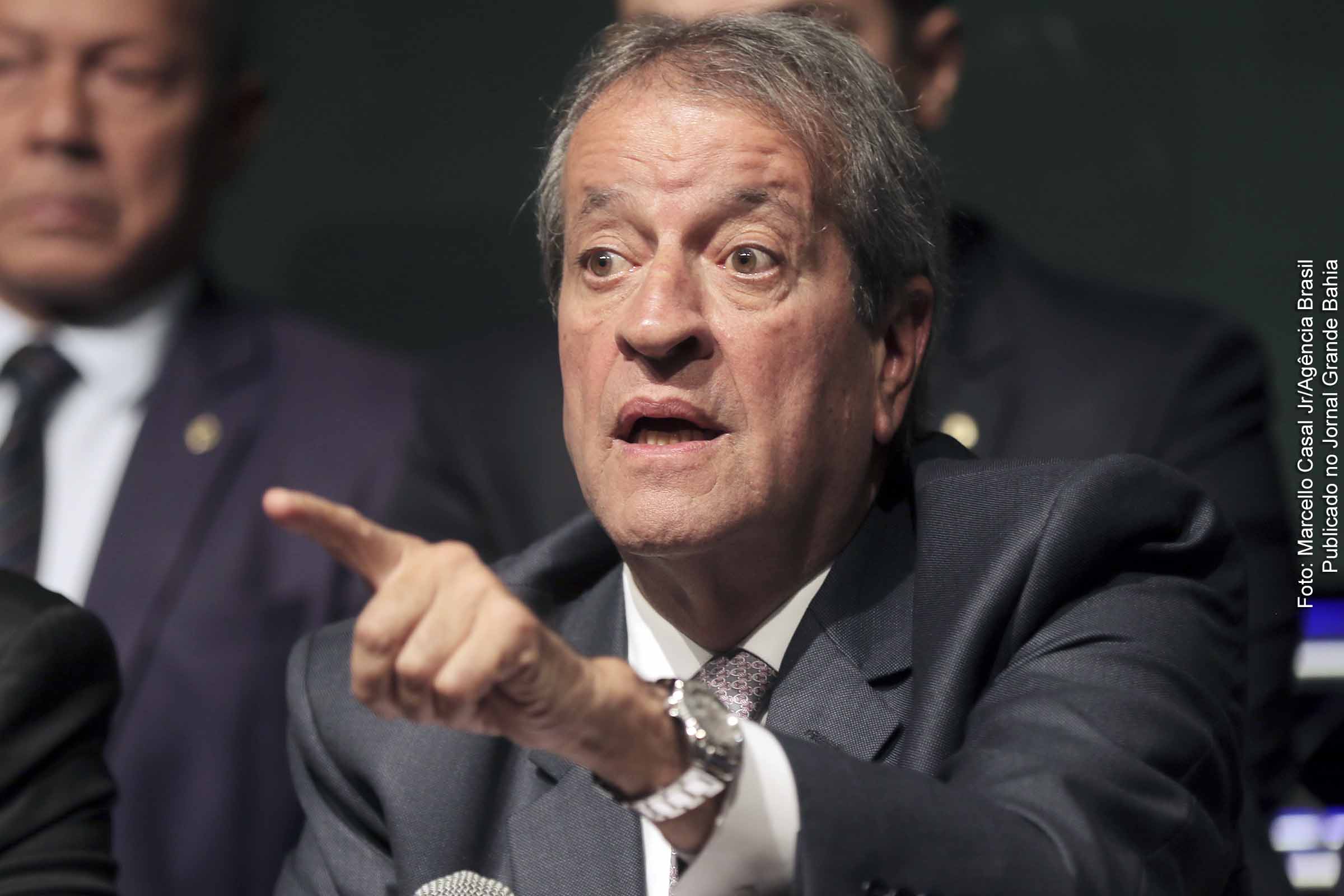 Presidente Nacional do PL, Valdemar Costa Neto, é preso por porte ilegal de arma durante cumprimento de mandado no âmbito da Operação Tempus Veritatis