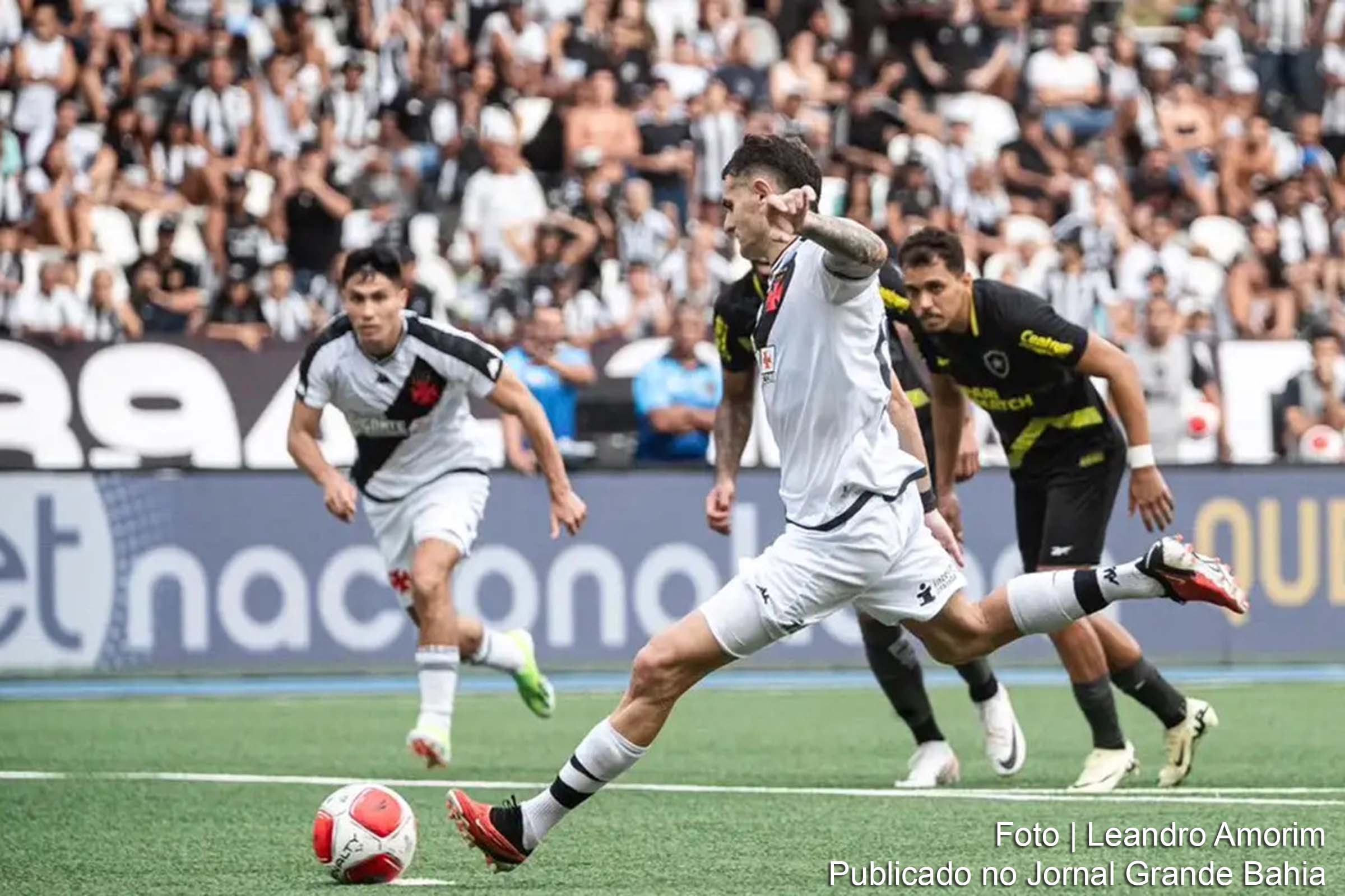 Vasco supera Botafogo e alcança o G4 do Campeonato Carioca