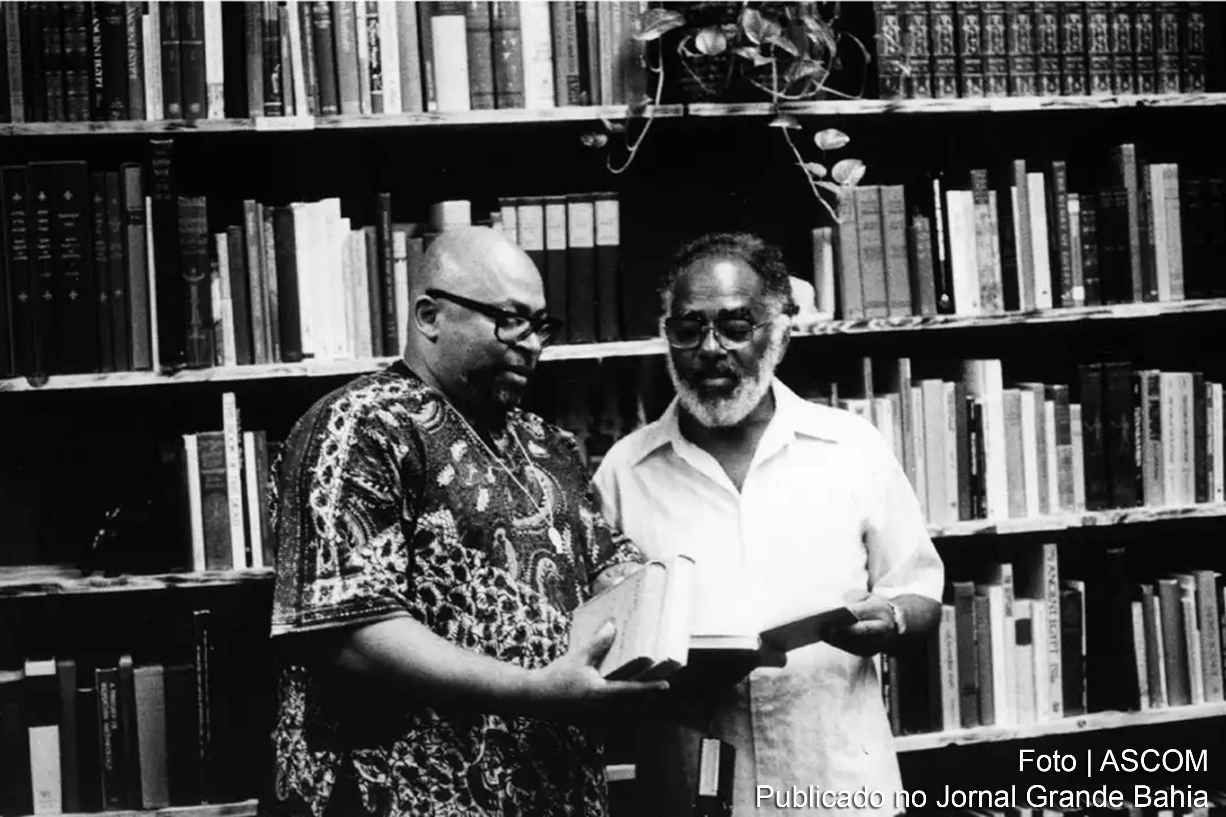 Intelectual, ativista e político, Abdias Nascimento dedicou sua vida à promoção do pan-africanismo e à defesa dos direitos dos negros no Brasil e no mundo.