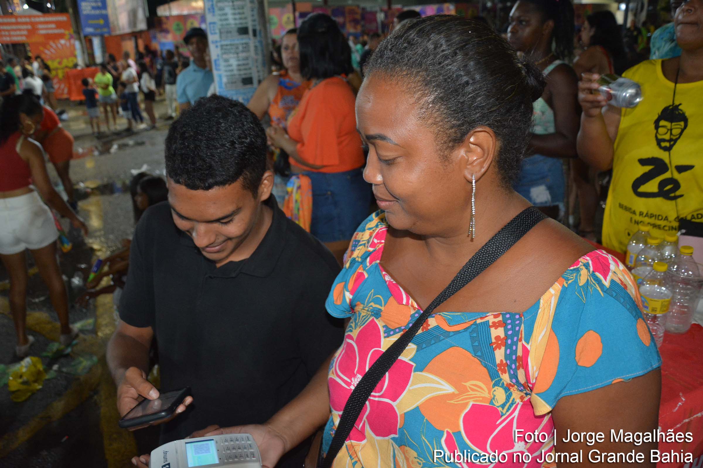 Em menos de uma hora, todas as 500 vagas destinadas aos ambulantes interessados em comercializar na Micareta de Feira foram preenchidas, gerando grande expectativa para o evento.