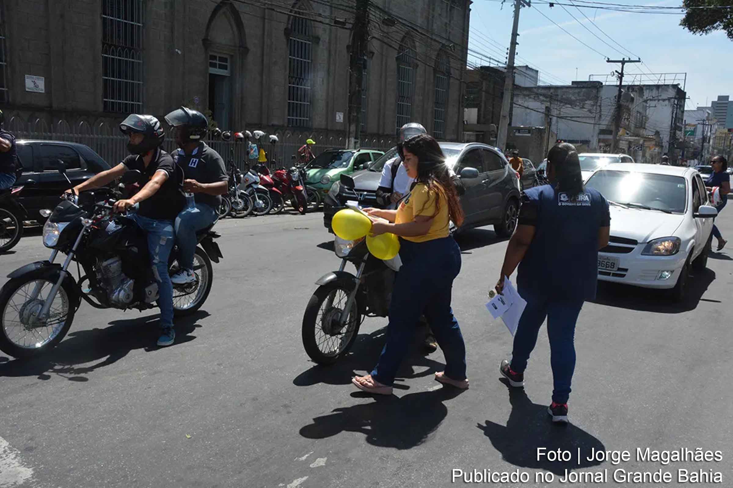 Feira de Santana: Blitz educativa ‘Ei, Moça’ alerta sociedade sobre a importância de combater a violência contra a mulher