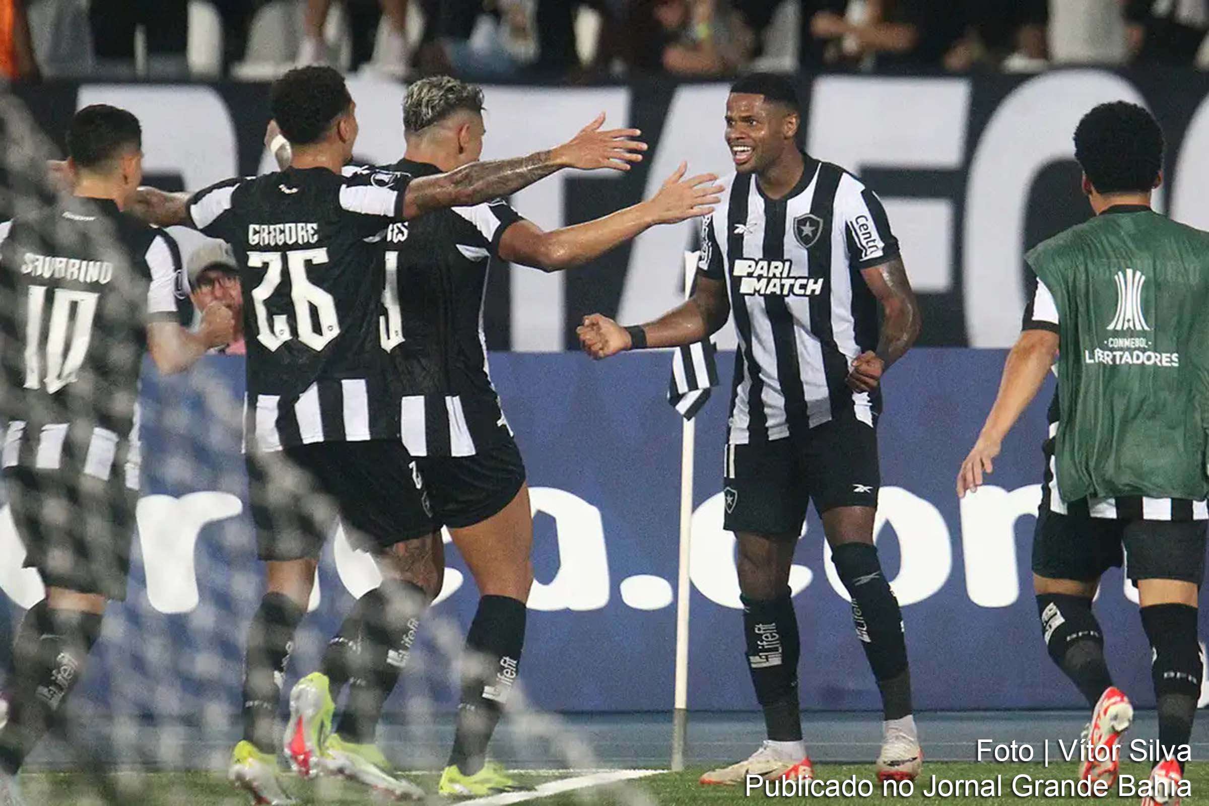 Atacante Júnior Santos foi destaque na vitória do Botafogo sobre o Bragantino.